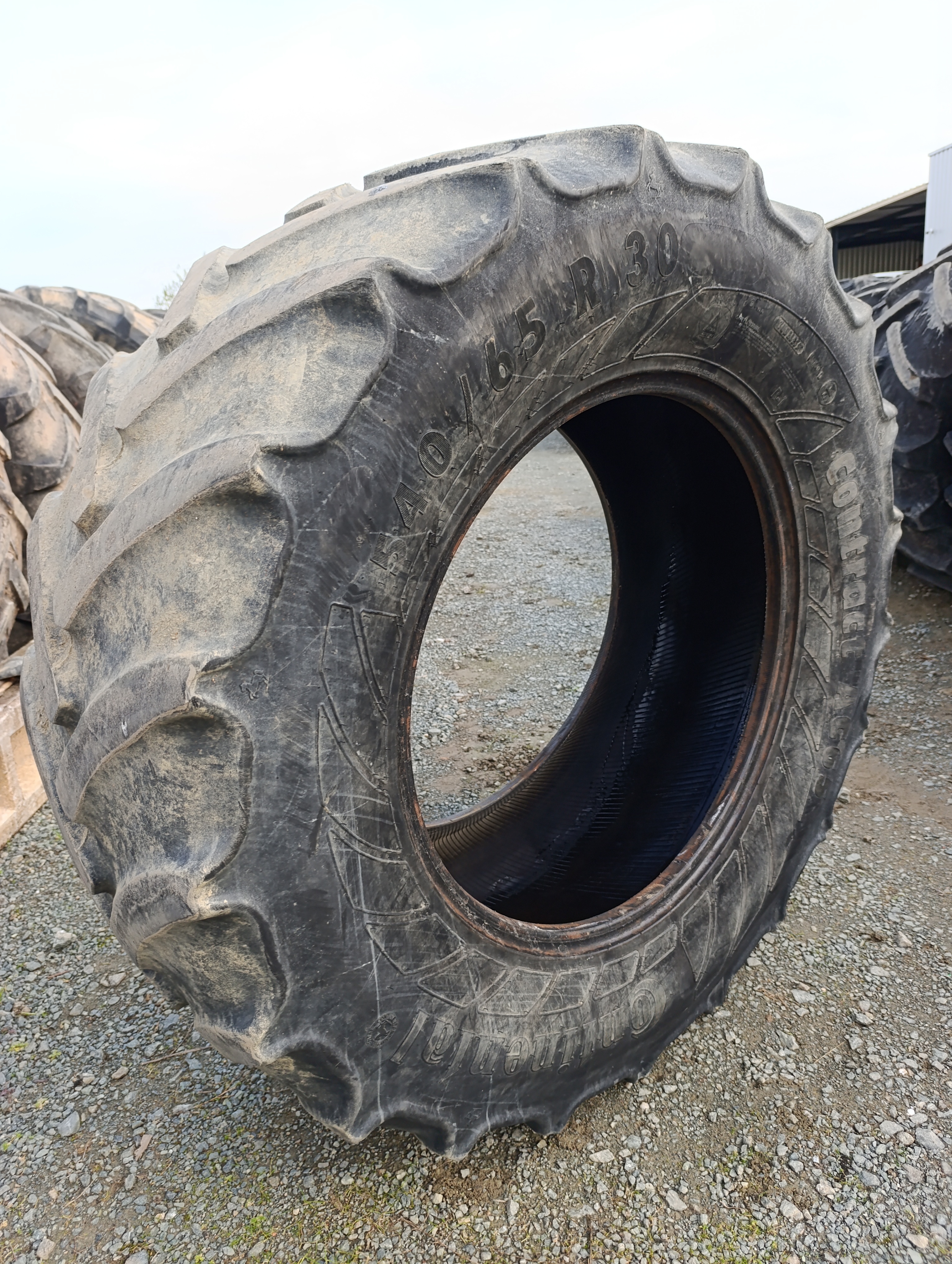 PNEU OCCASION CONTINENTAL 540/65/30