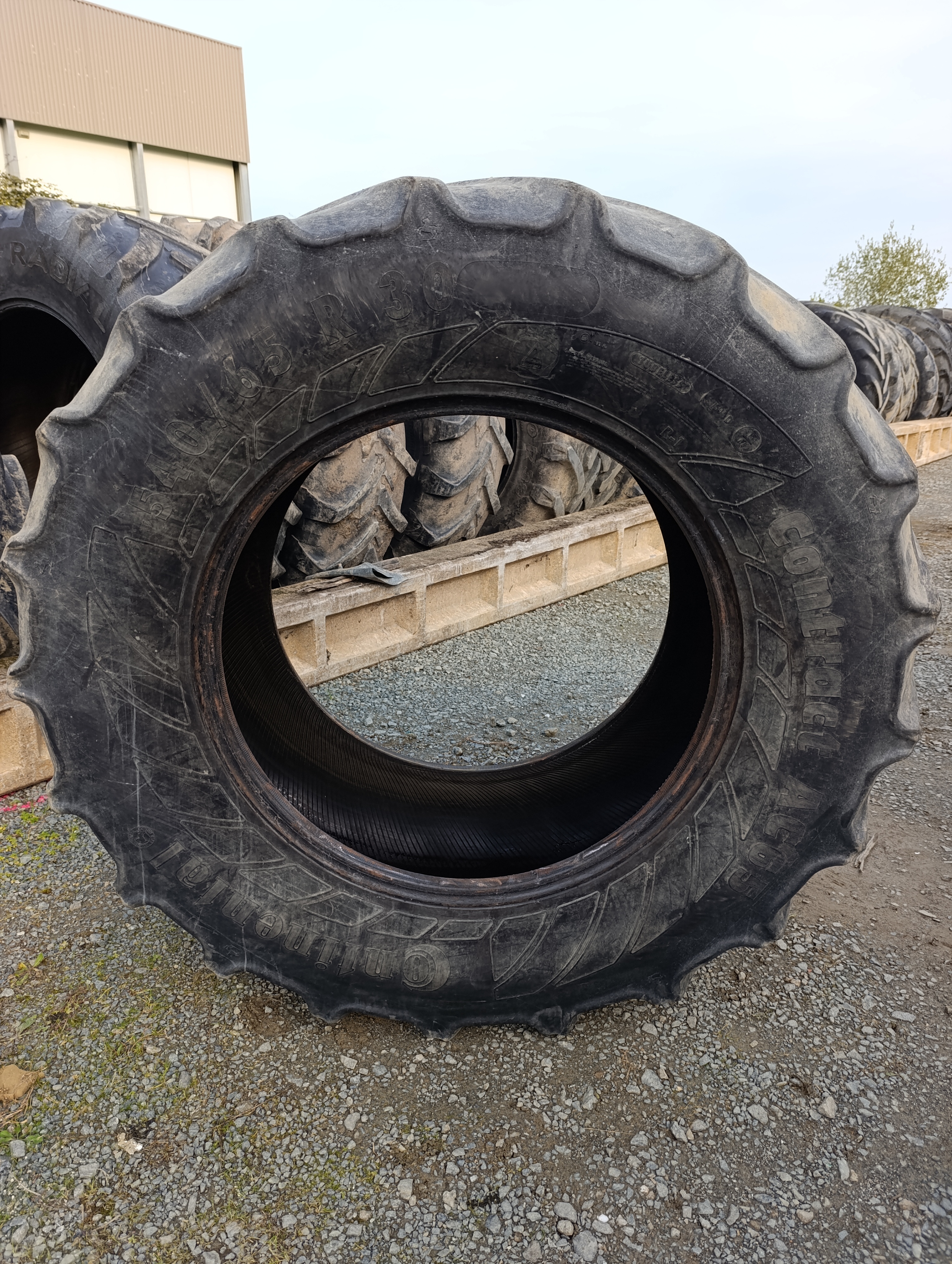 PNEU OCCASION CONTINENTAL 540/65/30