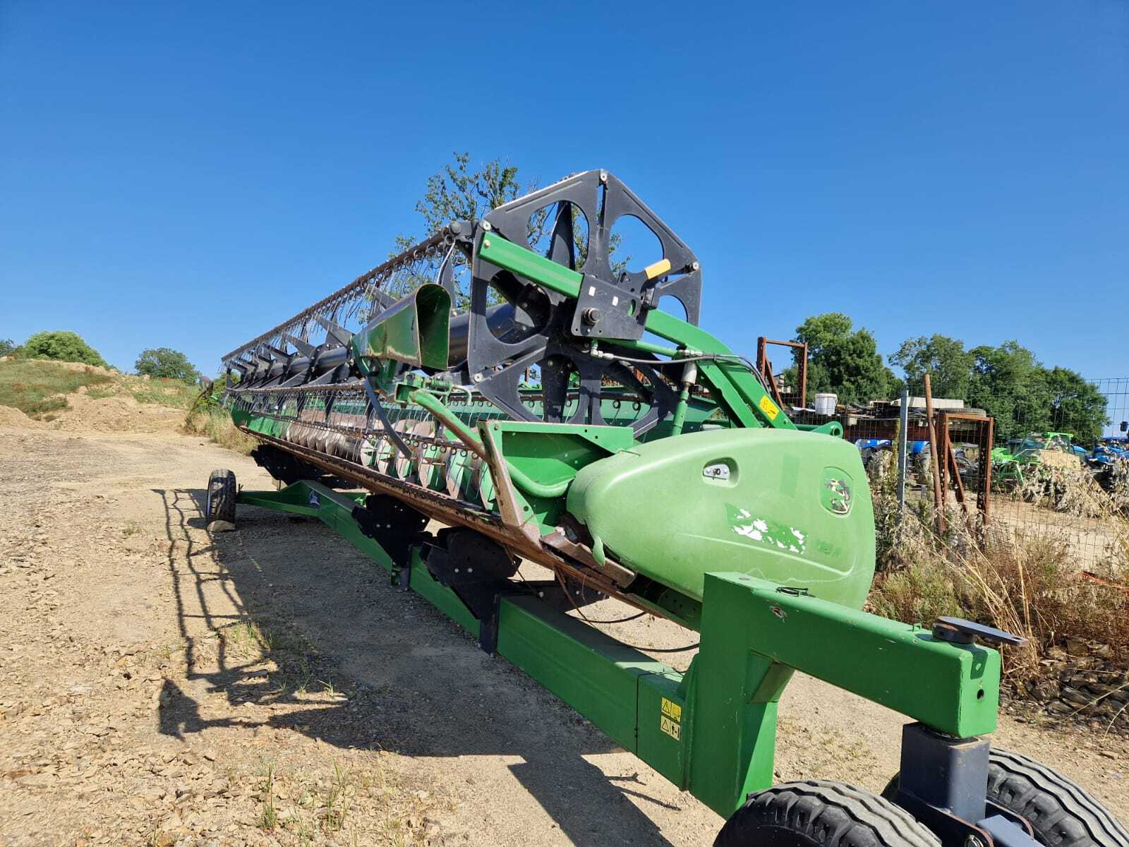 JOHN DEERE 635R