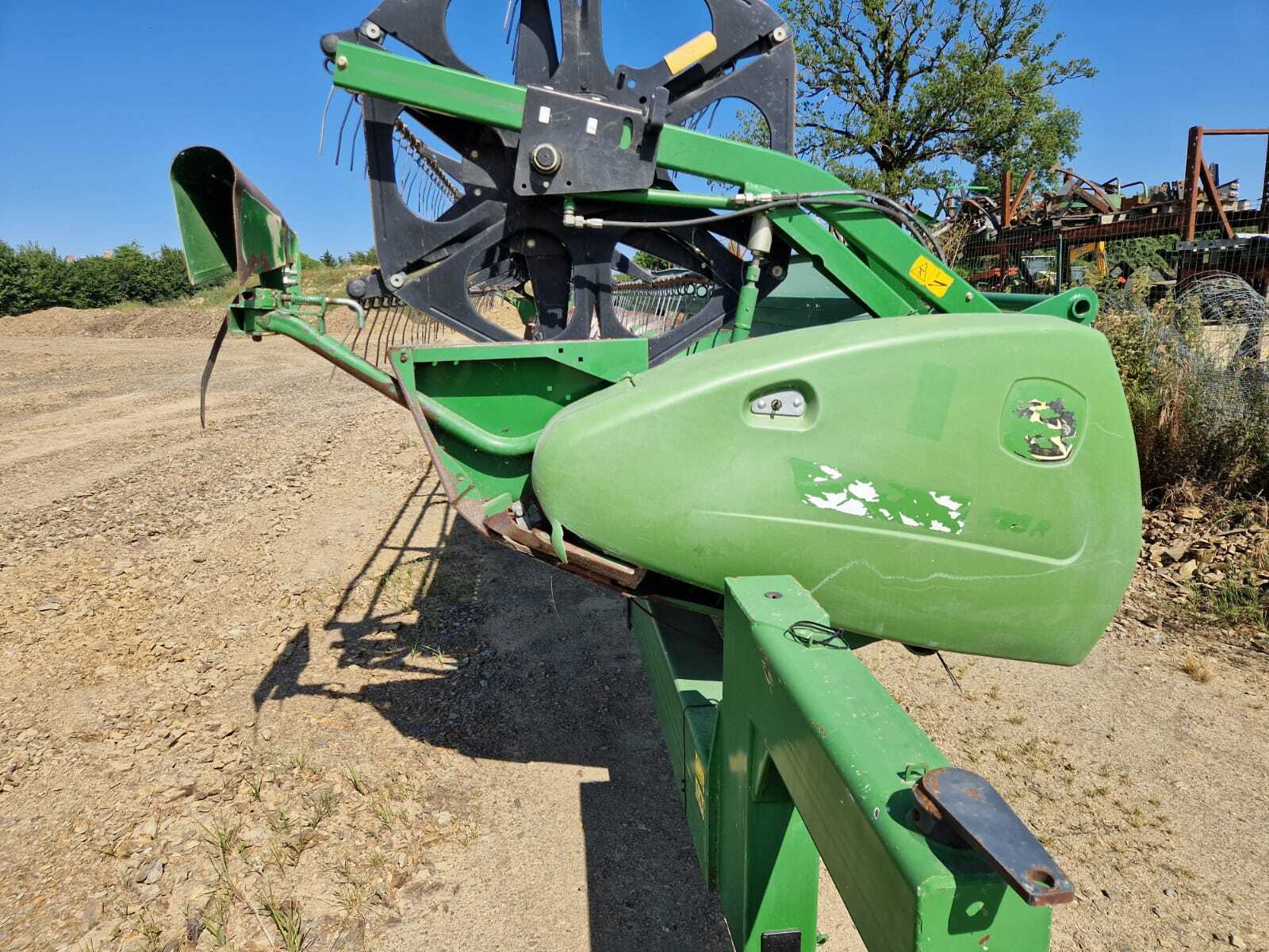 JOHN DEERE 635R