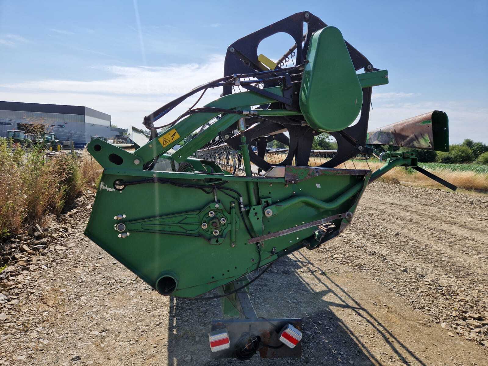 JOHN DEERE 635R