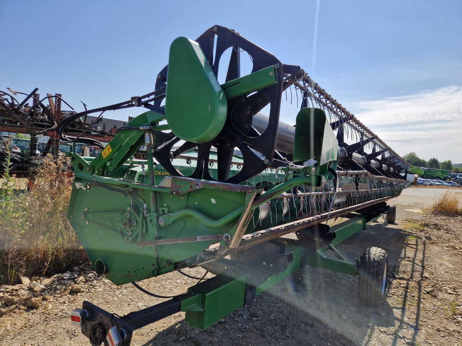 JOHN DEERE 635R