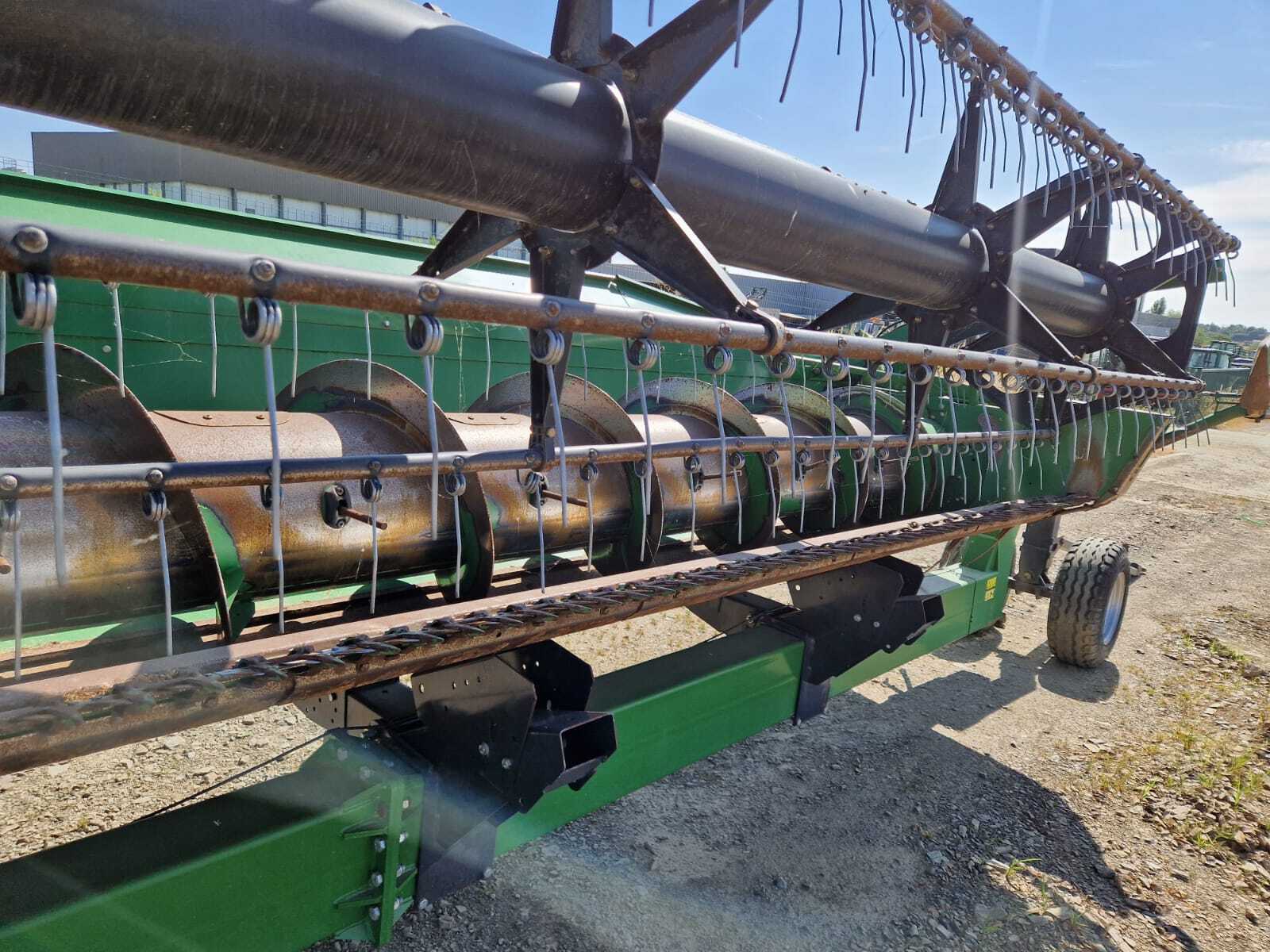 JOHN DEERE 635R