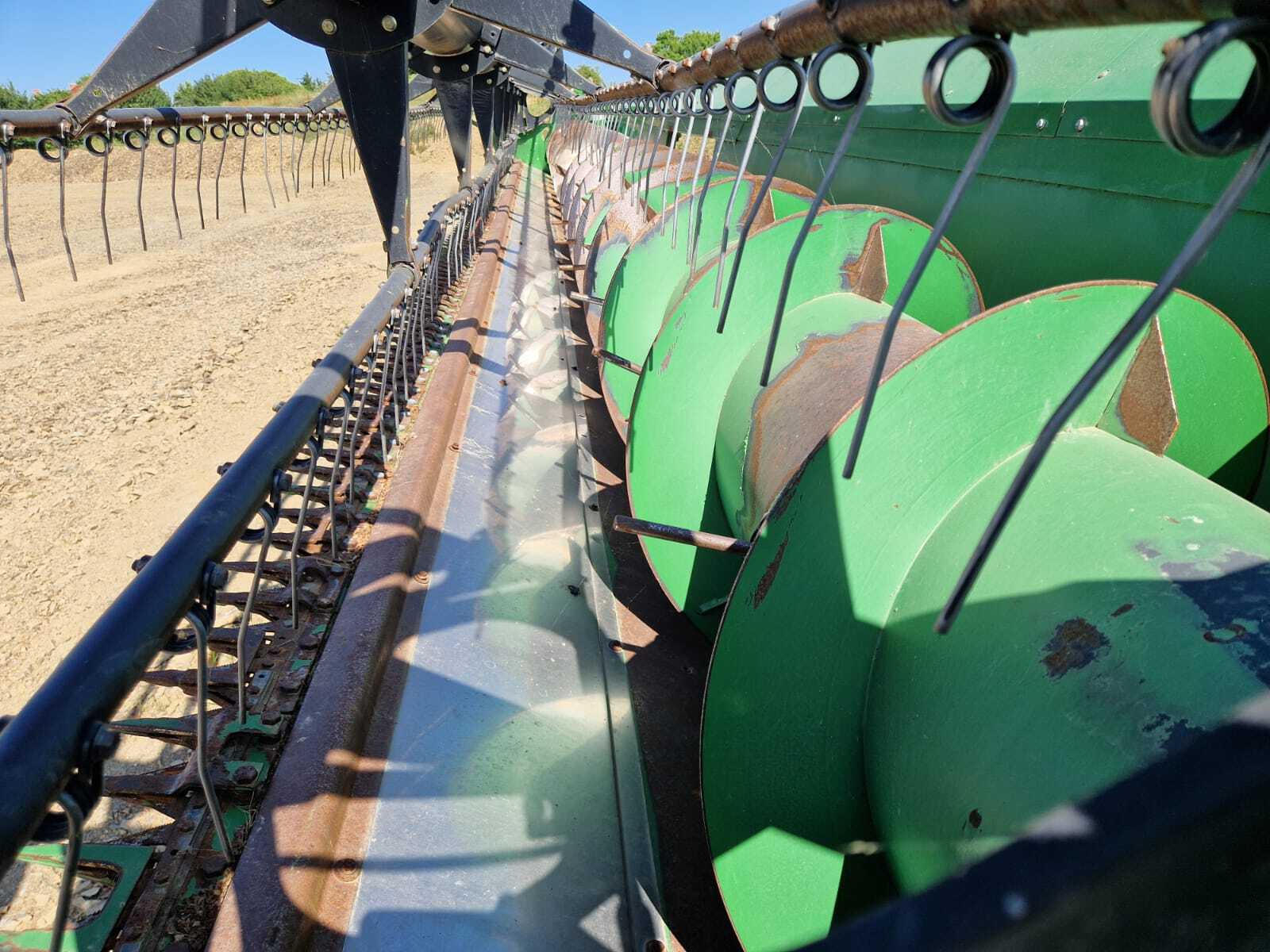 JOHN DEERE 635R