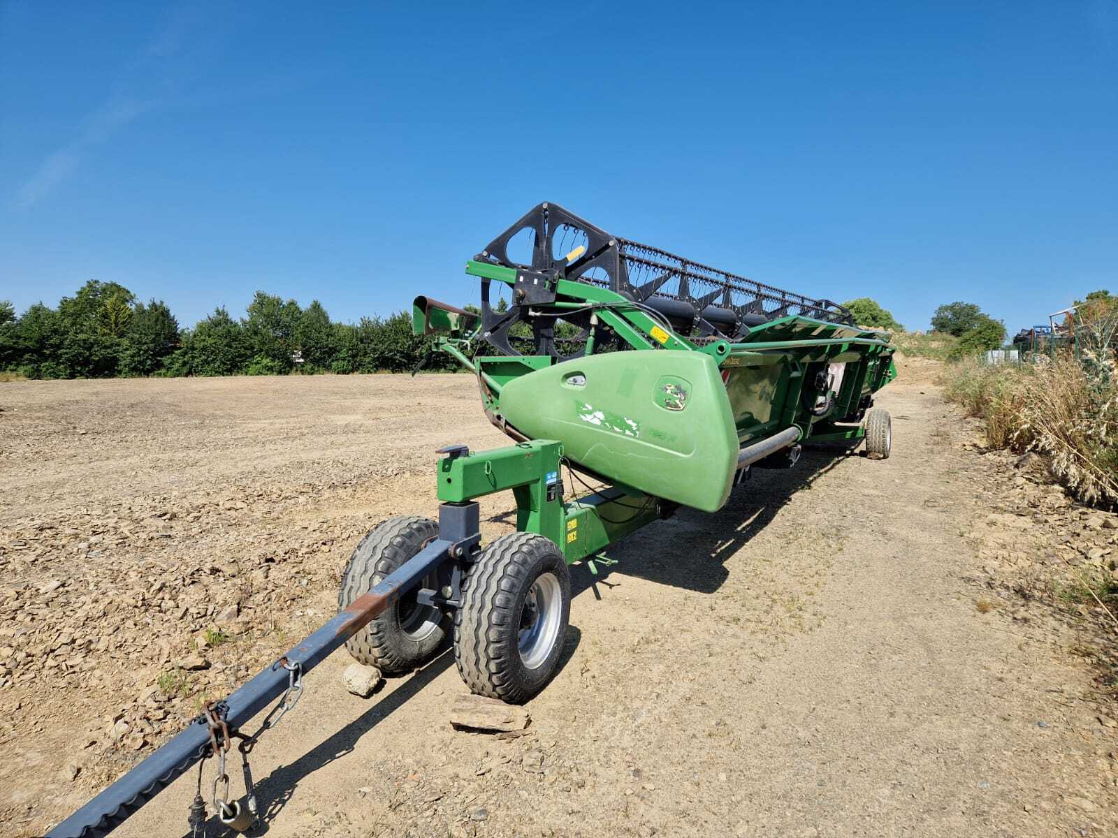 JOHN DEERE 635R