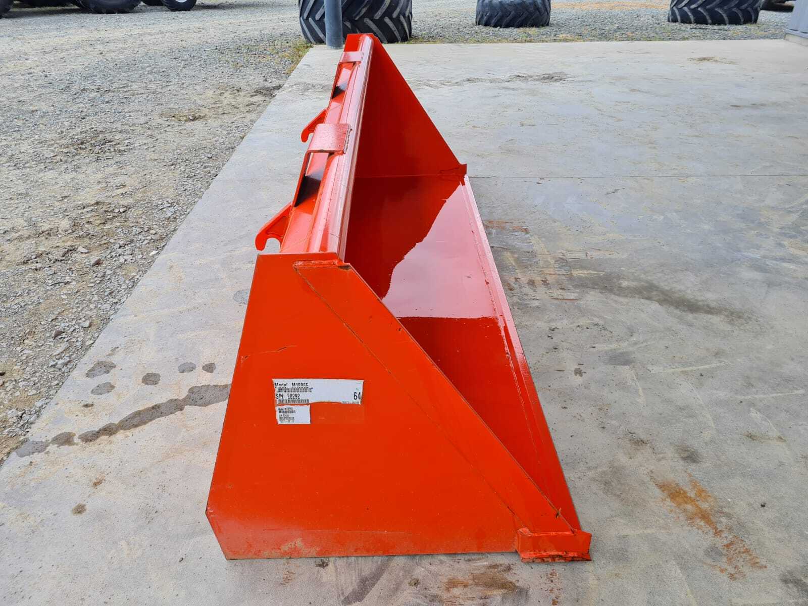 GODET DE REPRISE KUBOTA M1896E ATTELAGE EURO