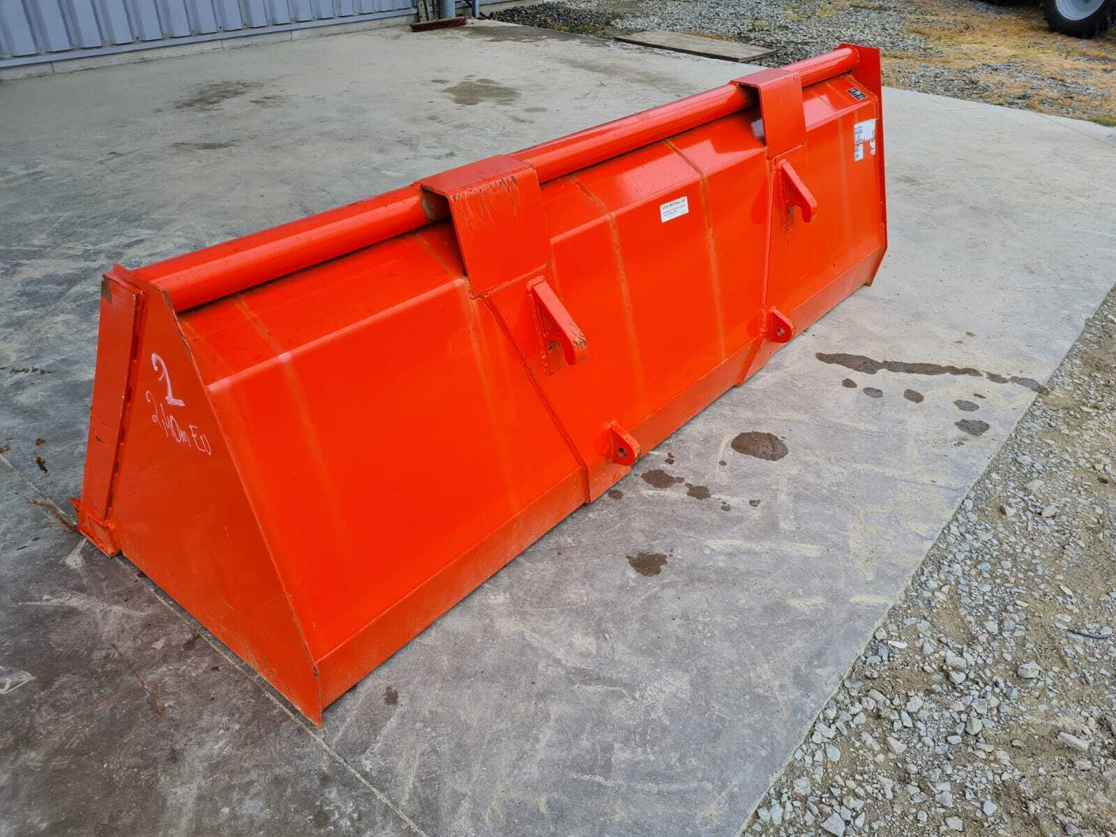 GODET DE REPRISE KUBOTA M1896E ATTELAGE EURO