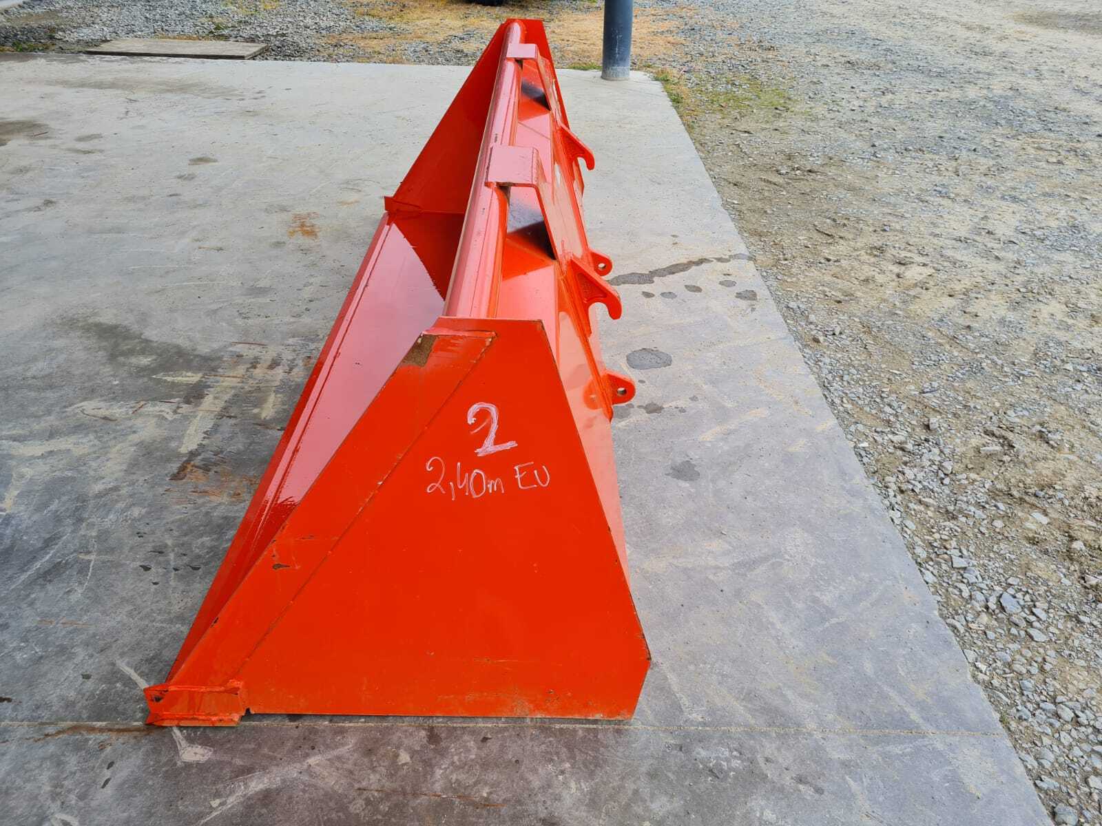 GODET DE REPRISE KUBOTA M1896E ATTELAGE EURO