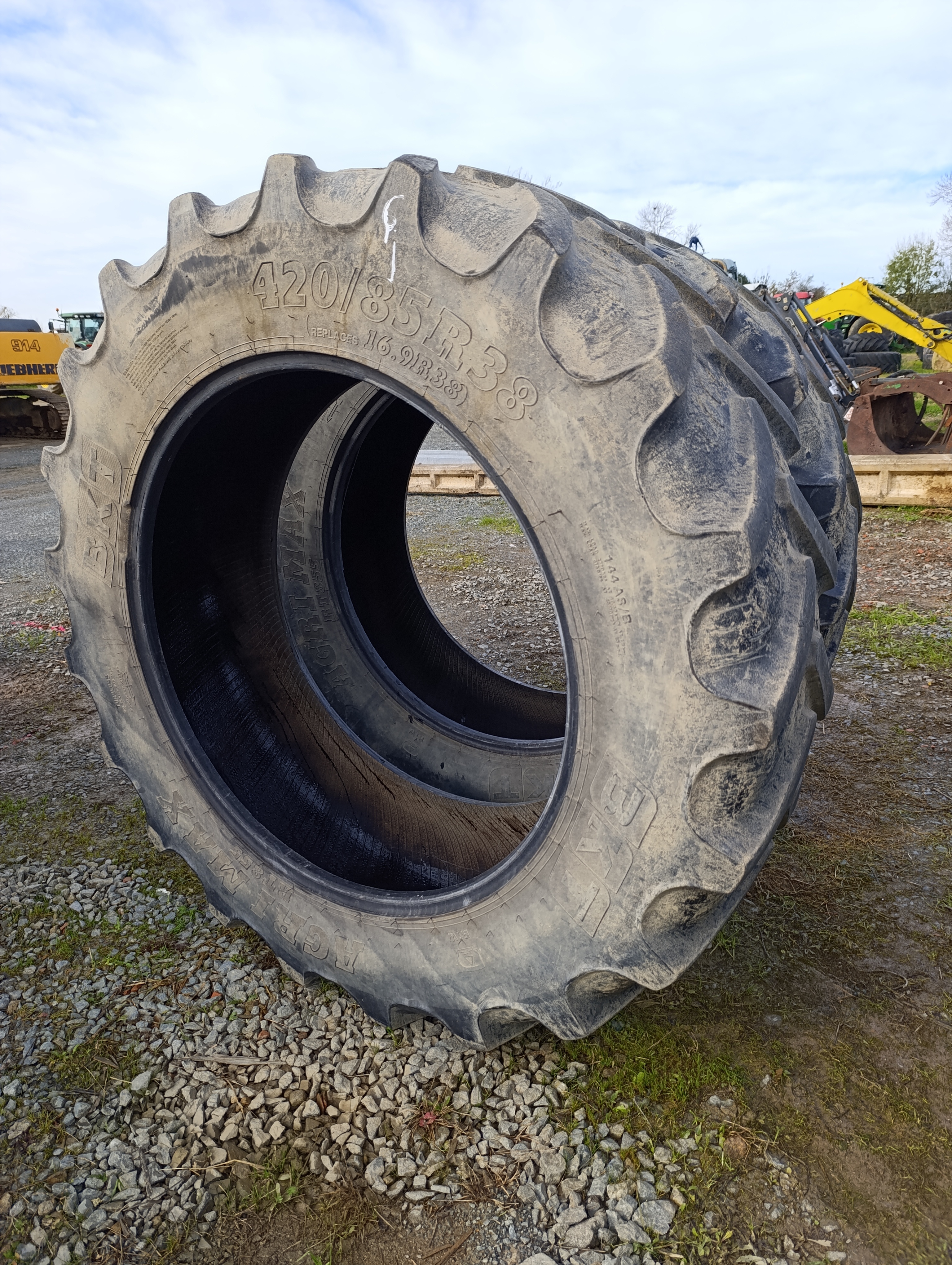 PNEU OCCASION BKT 420/85/38