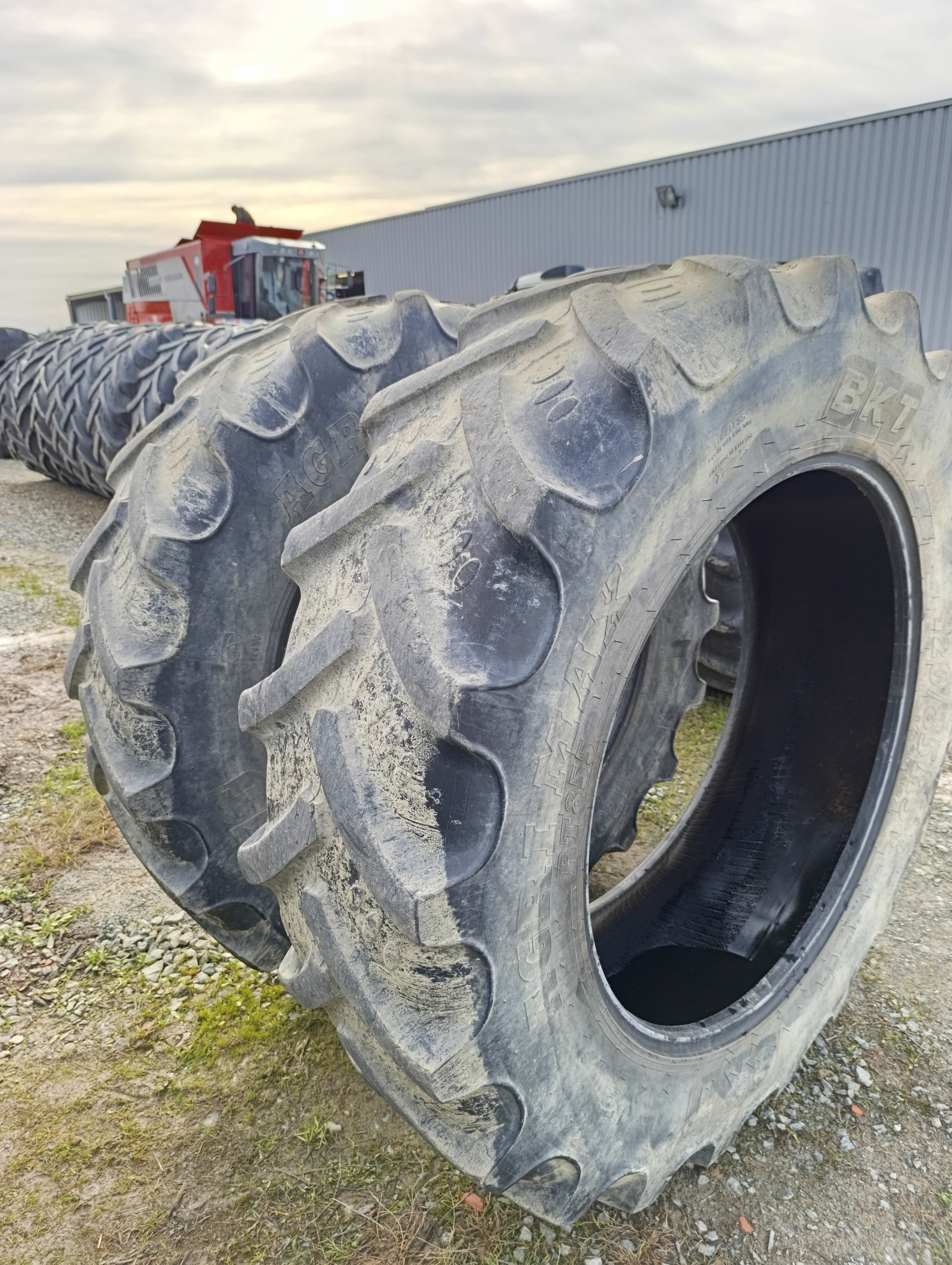 PNEU OCCASION BKT 420/85/38