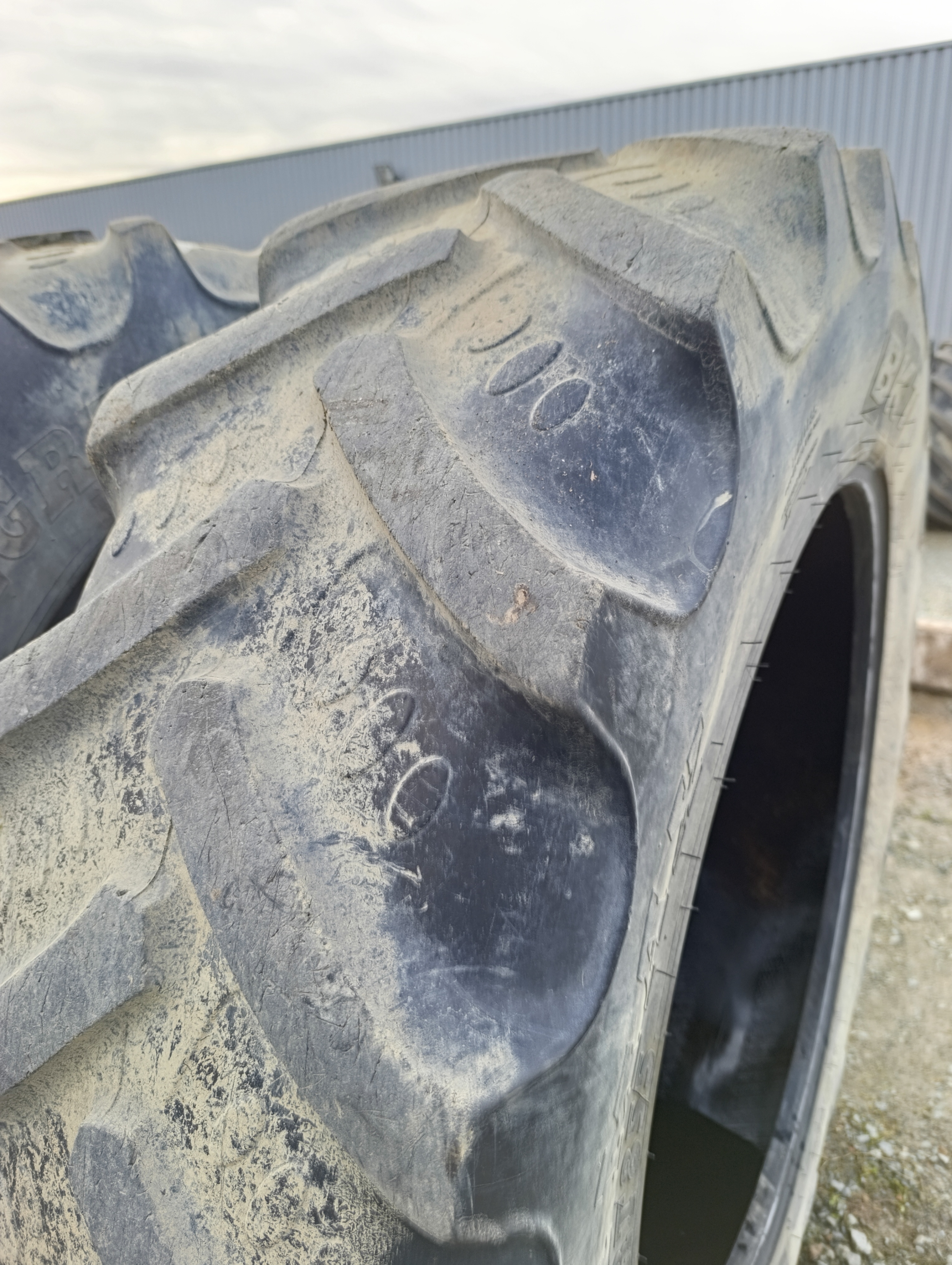 PNEU OCCASION BKT 420/85/38