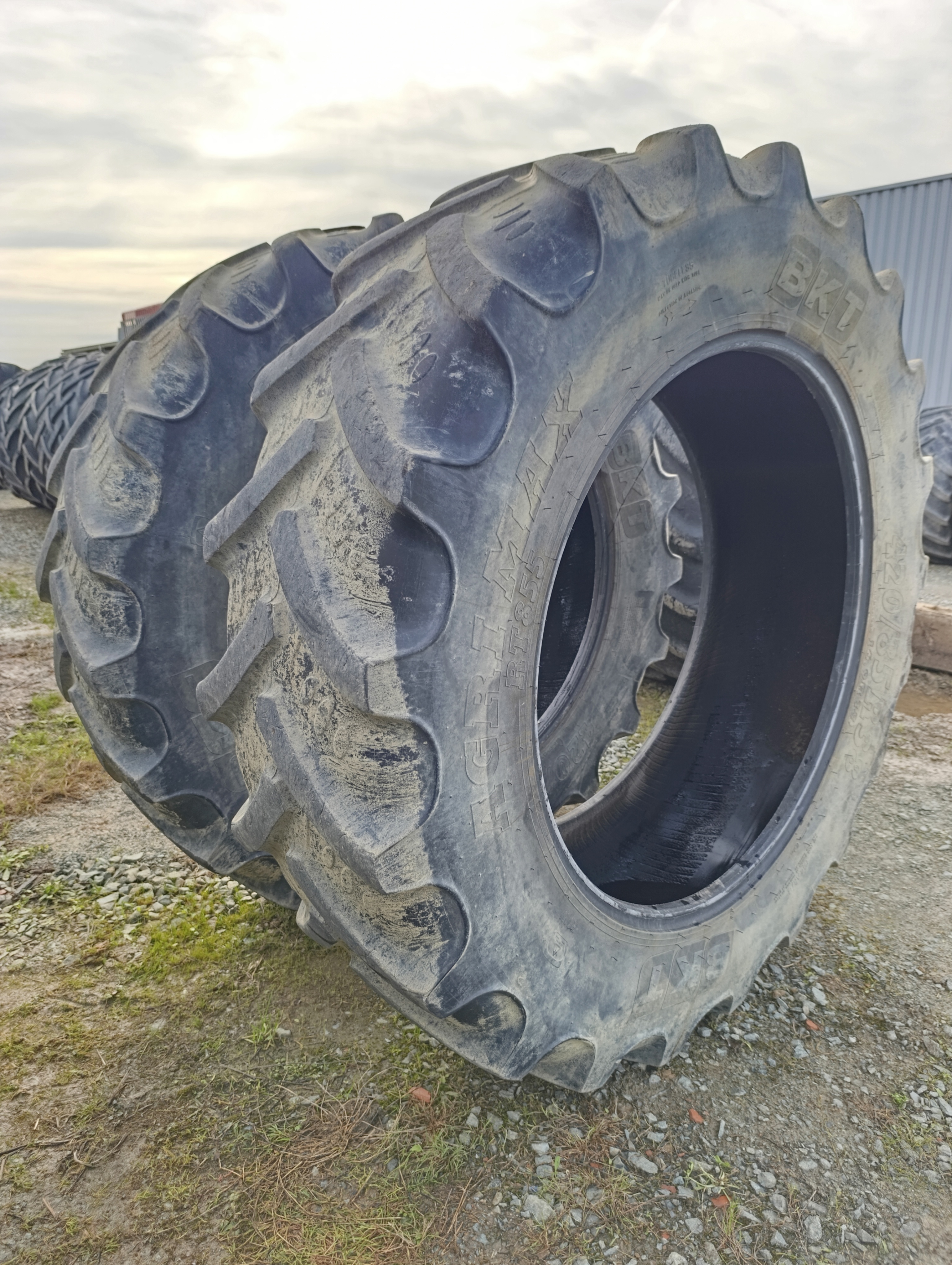 PNEU OCCASION BKT 420/85/38