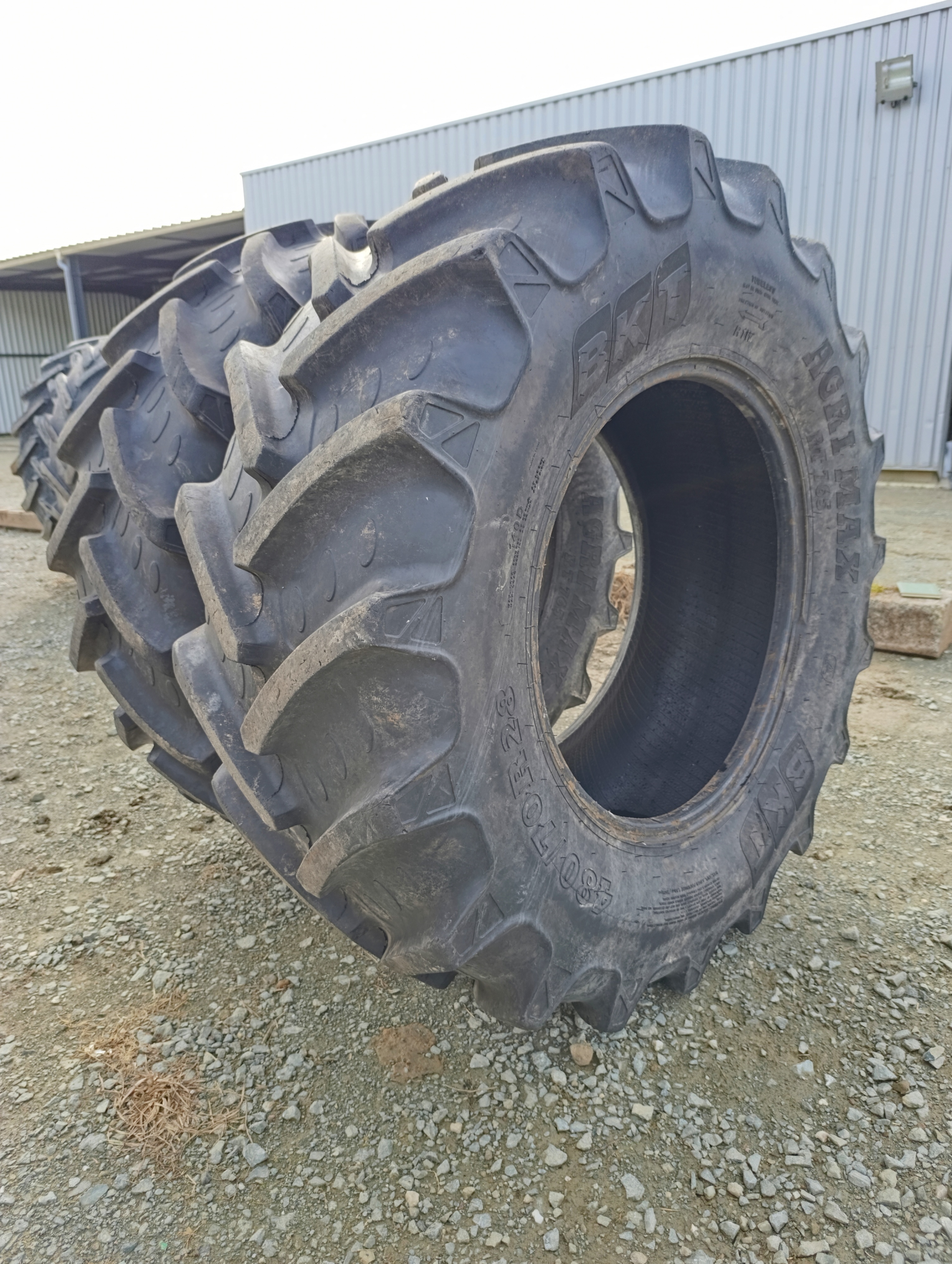 PNEU OCCASION BKT 480/70/28