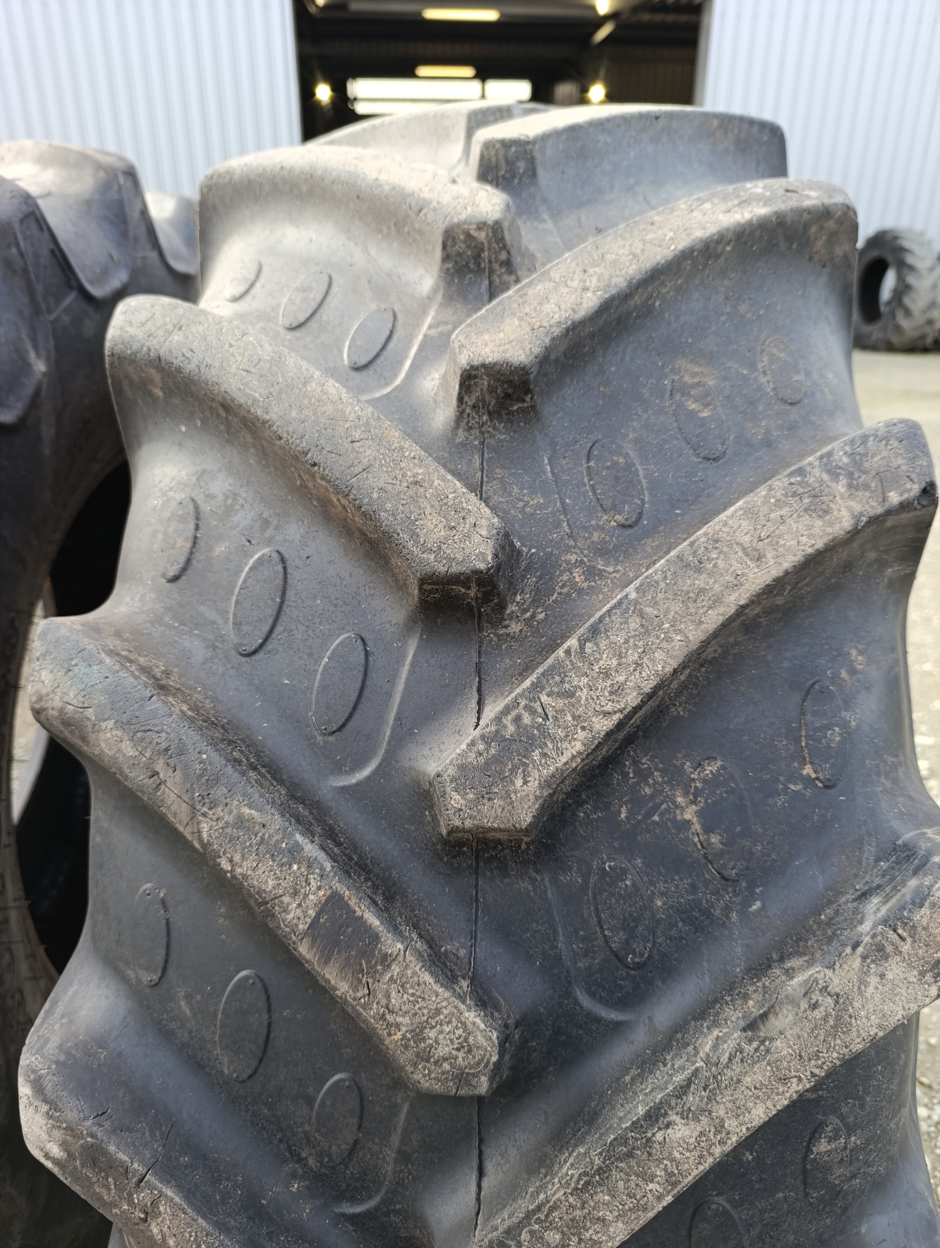 PNEU OCCASION BKT 480/70/28