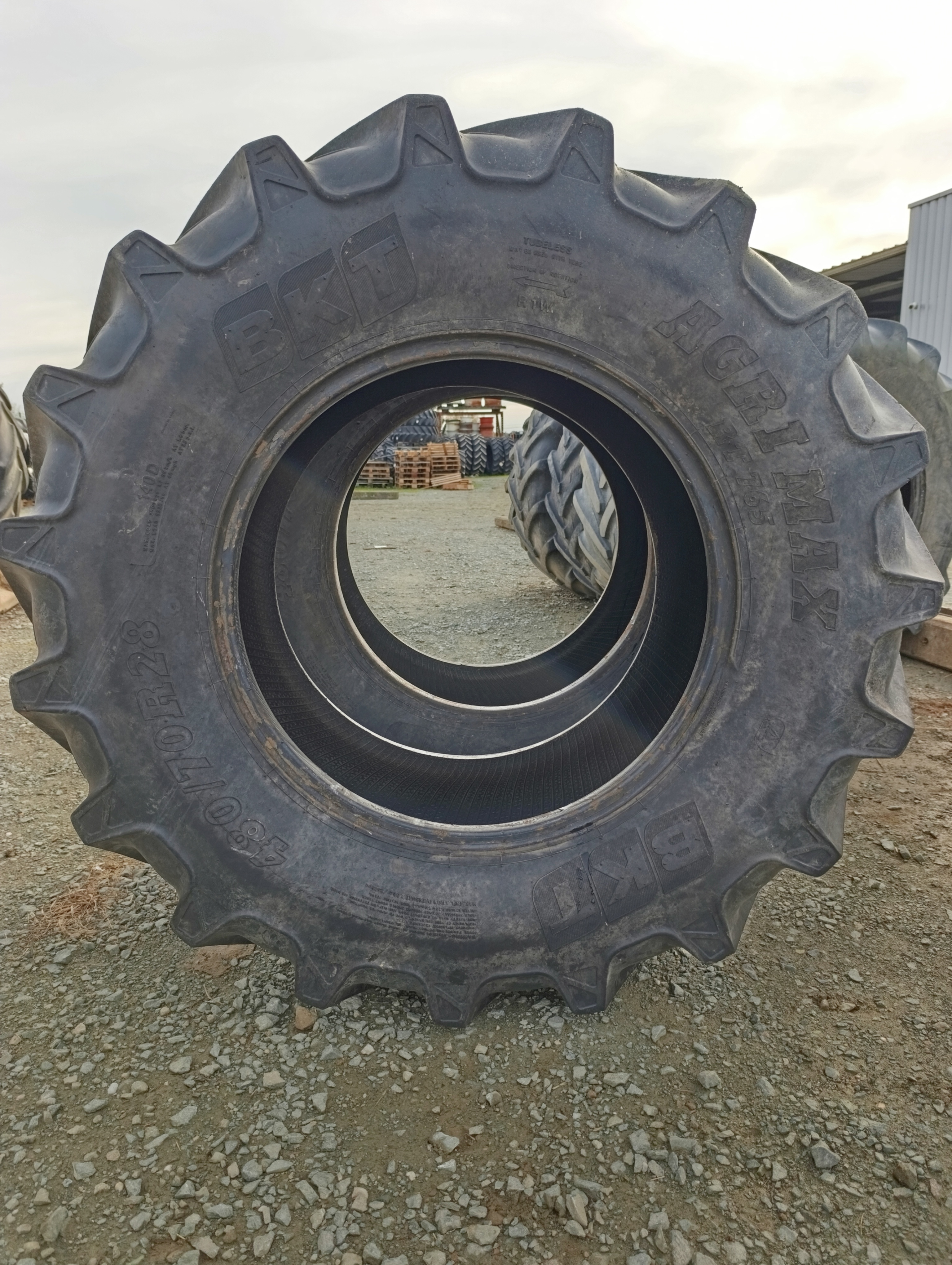 PNEU OCCASION BKT 480/70/28