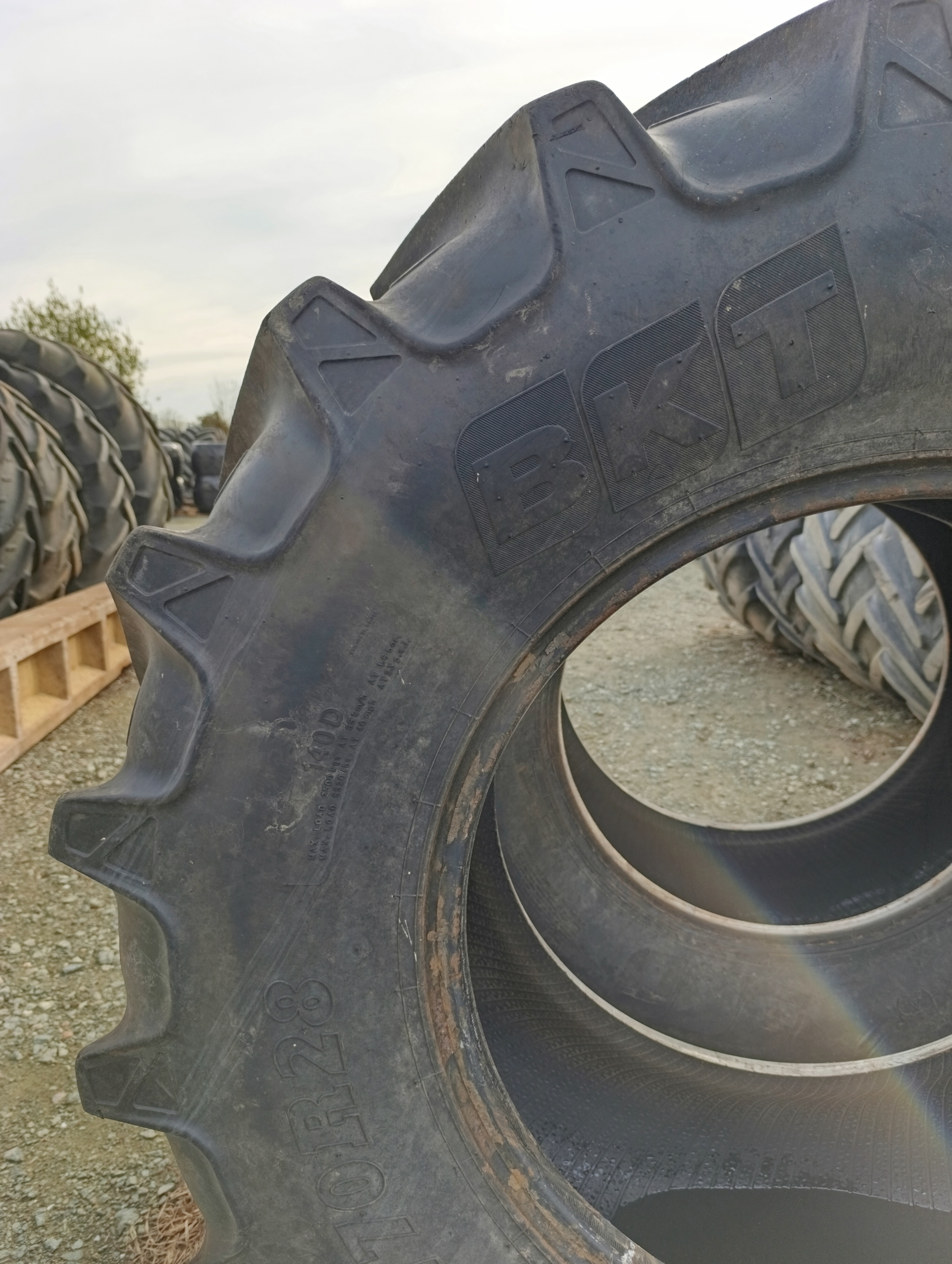 PNEU OCCASION BKT 480/70/28