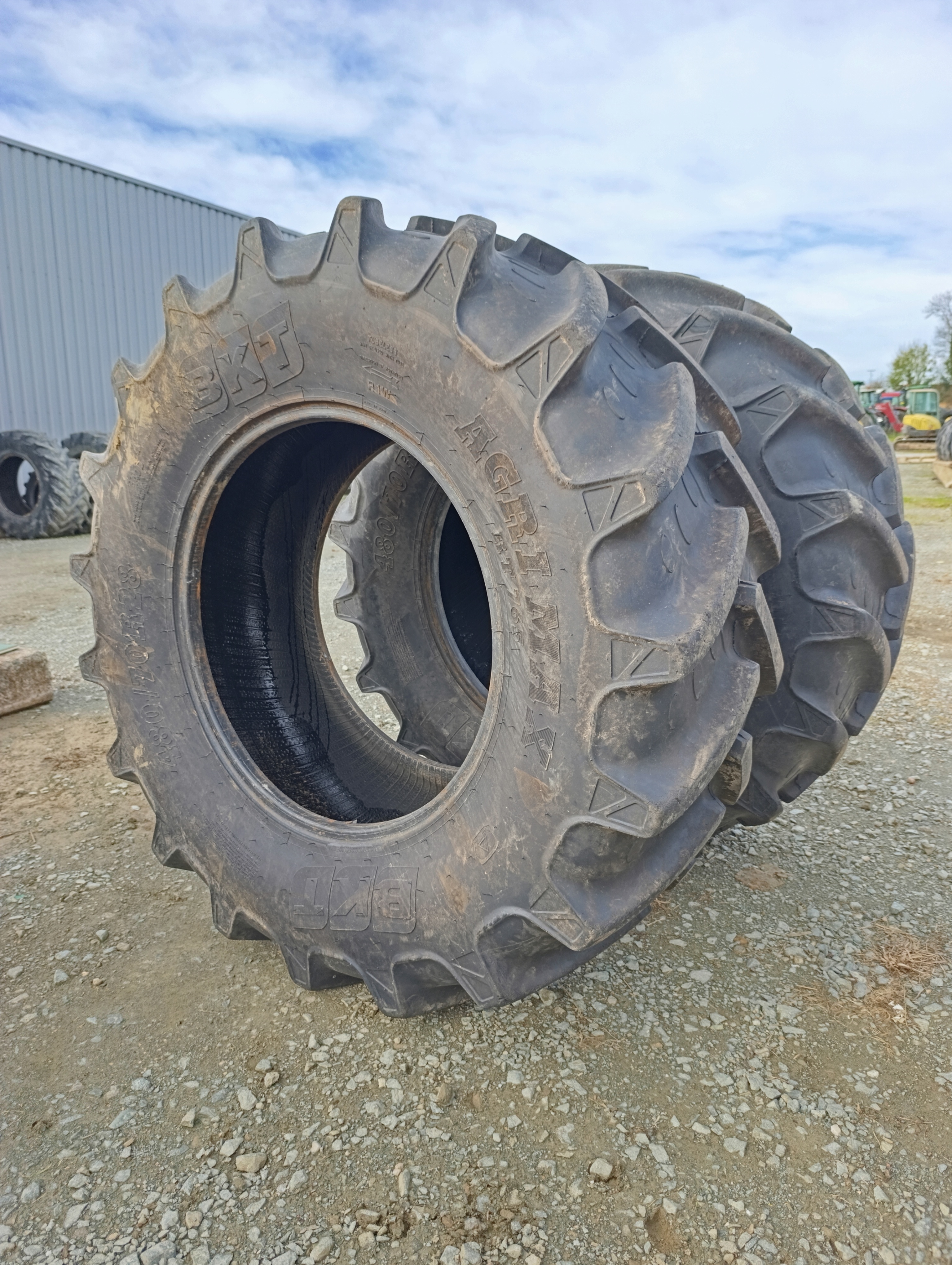 PNEU OCCASION BKT 480/70/28