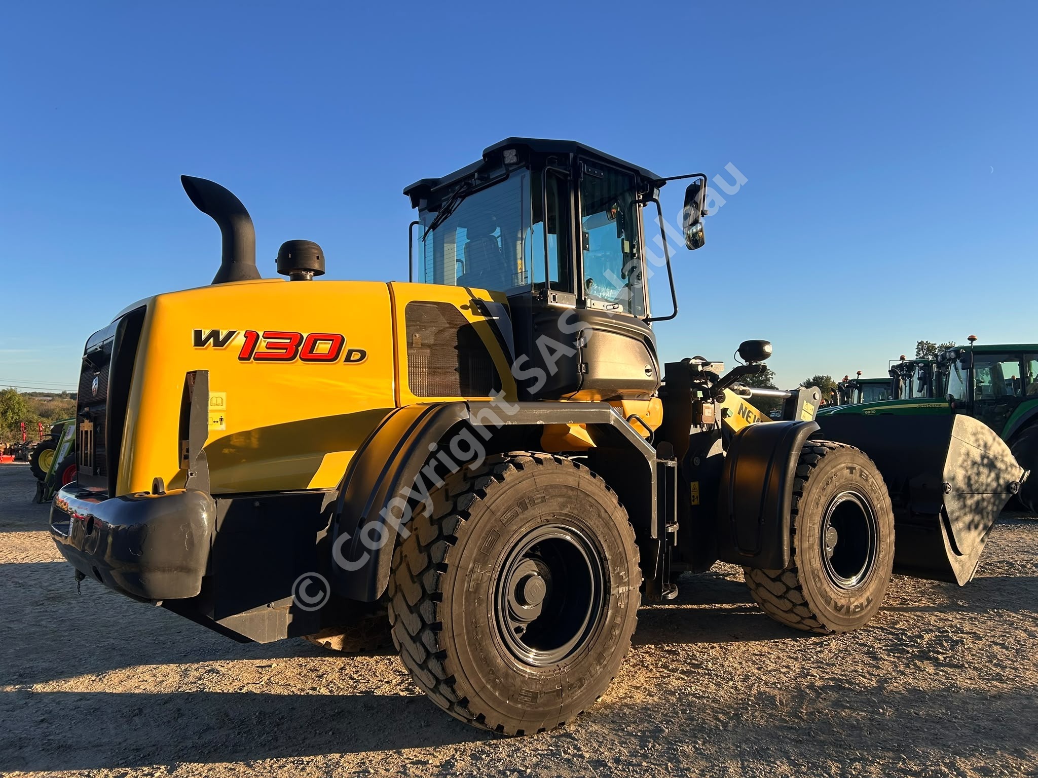 NEW HOLLAND W 130 D