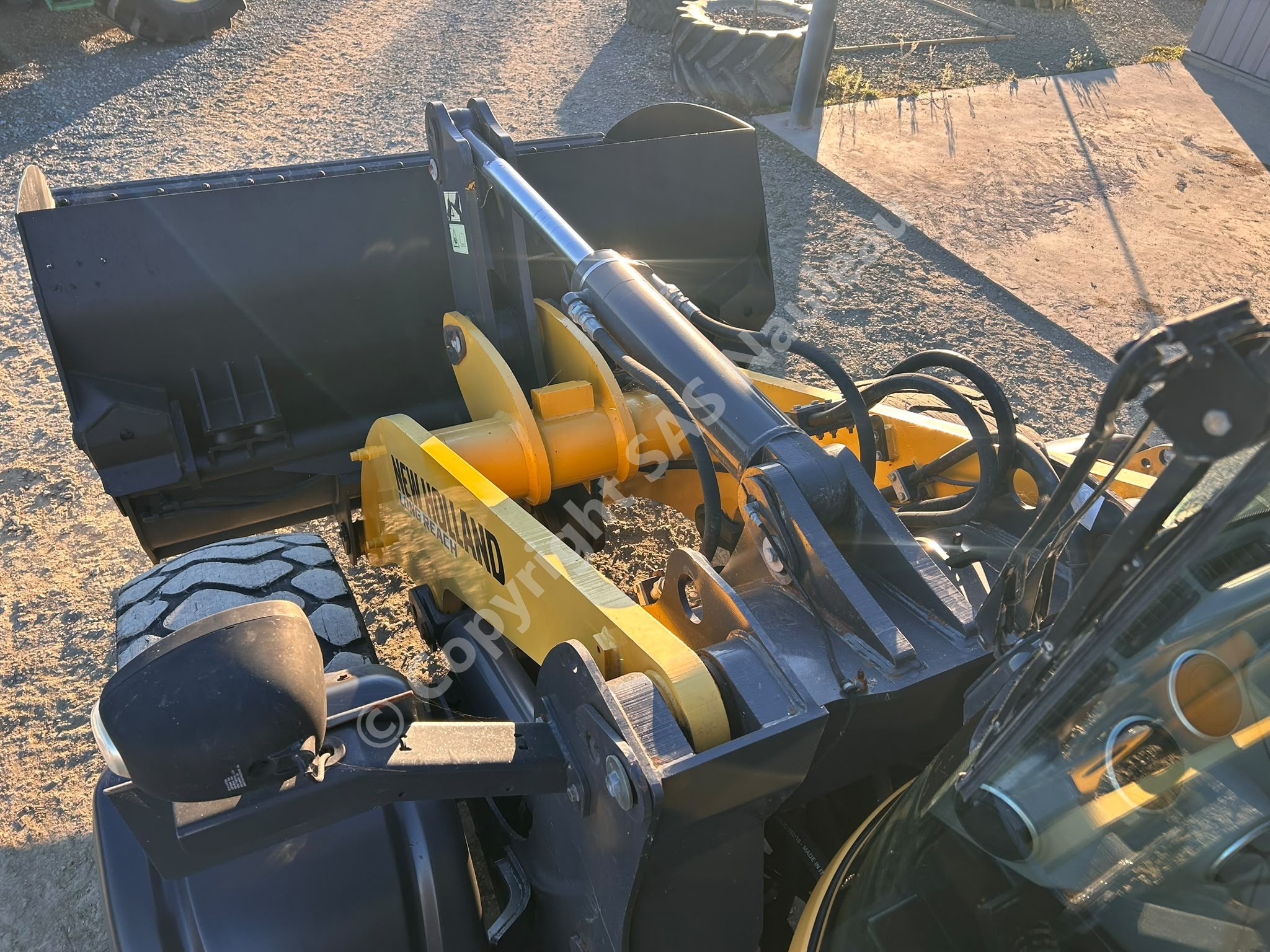 NEW HOLLAND W 130 D
