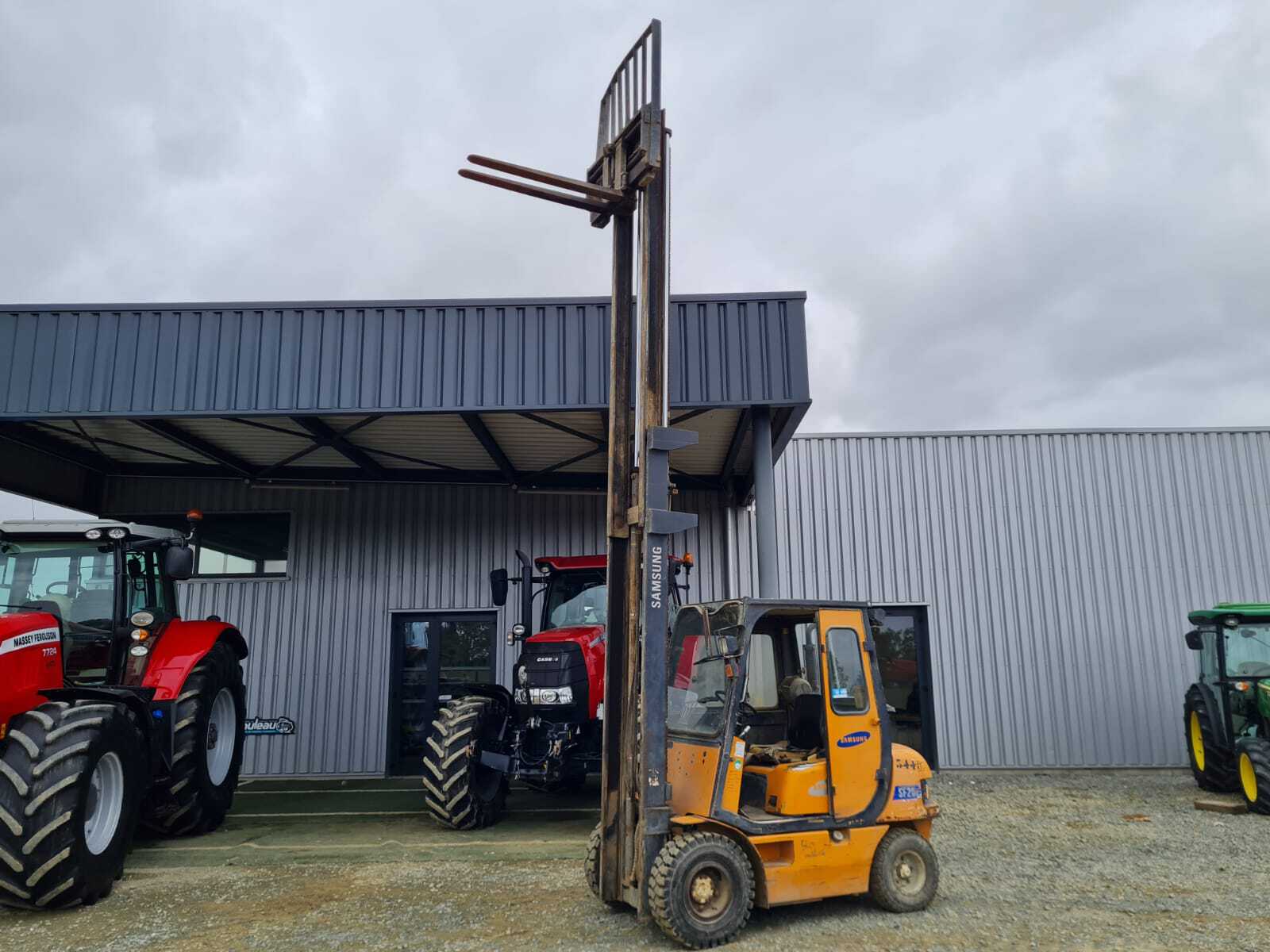 CHARIOT ELEVATEUR SAMSUNG SF25D