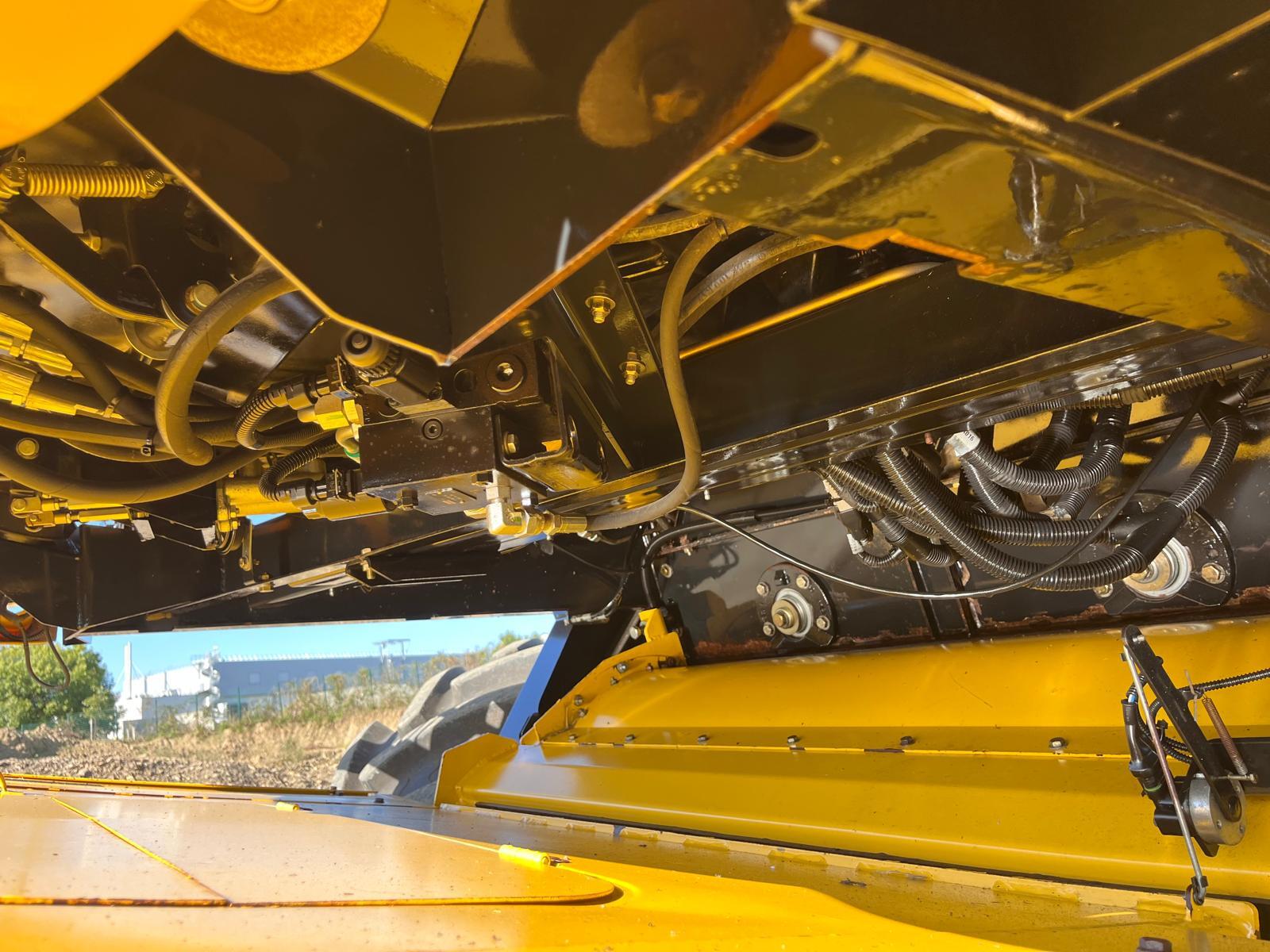 NEW HOLLAND CR 9080 ELEVATION
