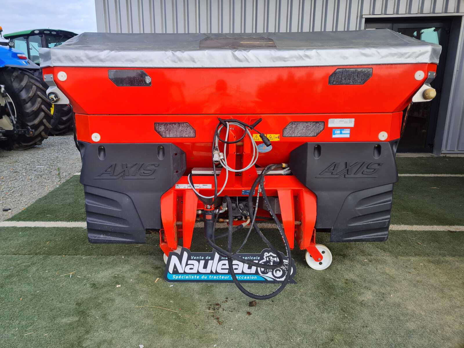 DISTRIBUTEUR ENGRAIS KUHN AXIS 40.1 H-EMC