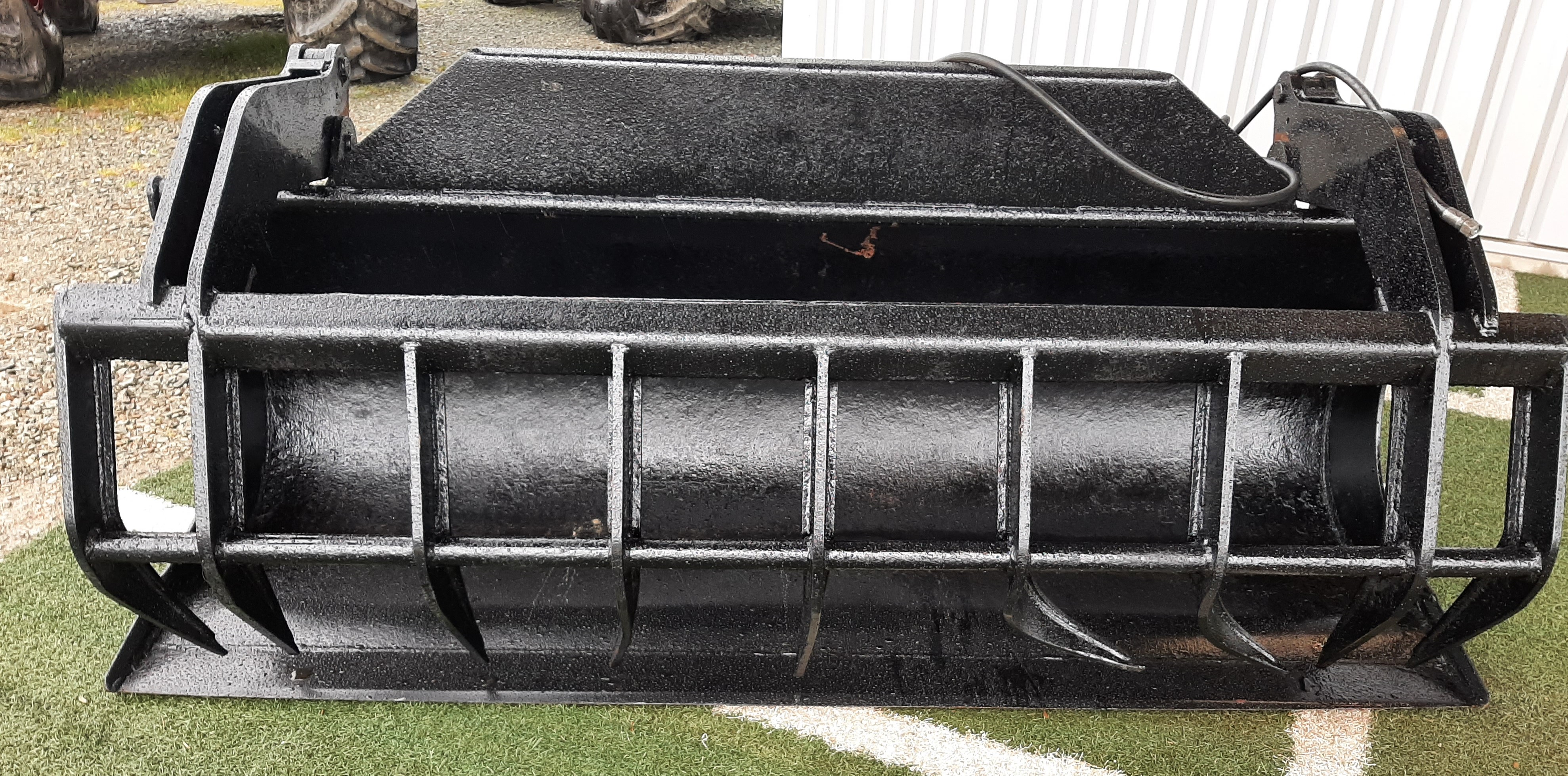GODET GRIFFE 245CM ATTELAGE MANITOU MAN1