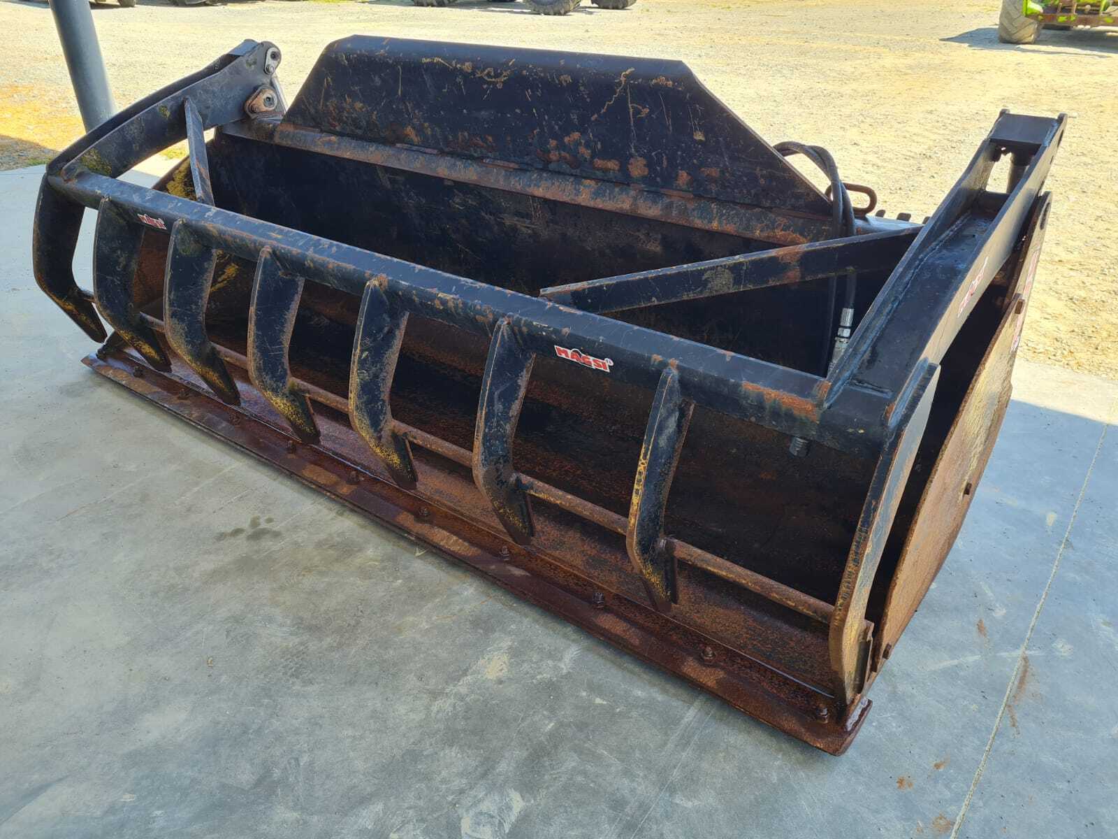 GODET GRIFFE 240CM ATTELAGE MERLO