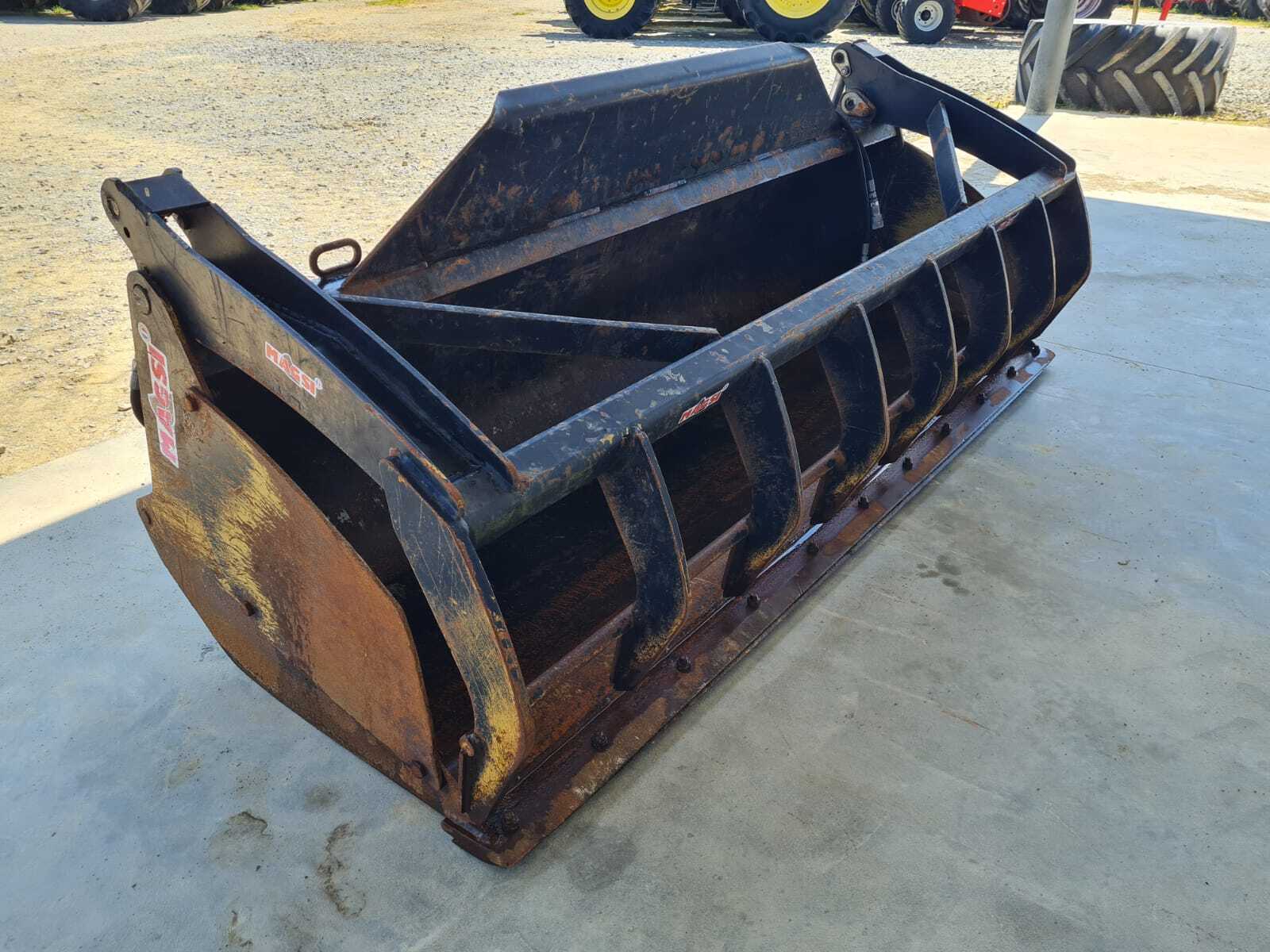 GODET GRIFFE 240CM ATTELAGE MERLO