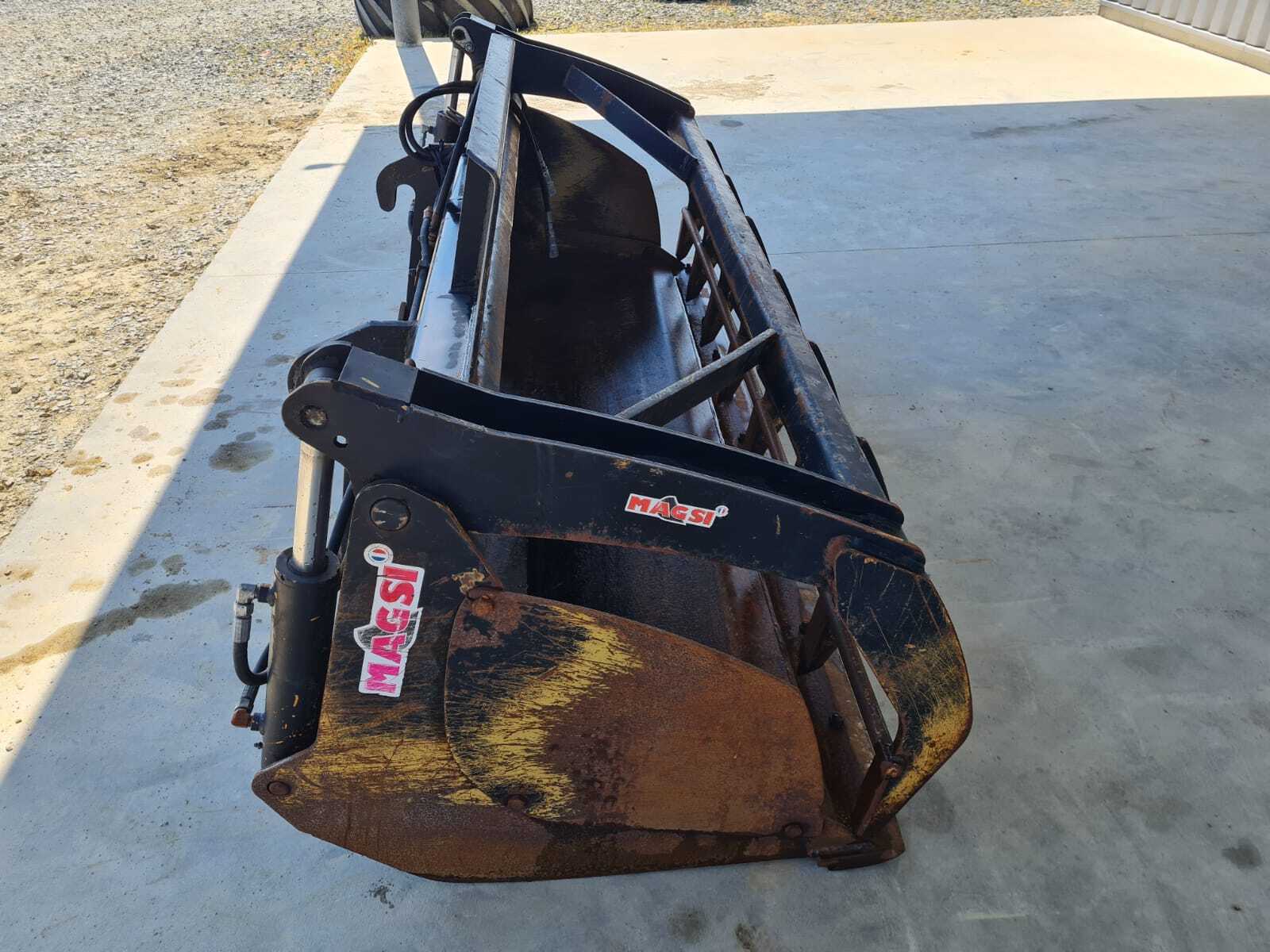 GODET GRIFFE 240CM ATTELAGE MERLO