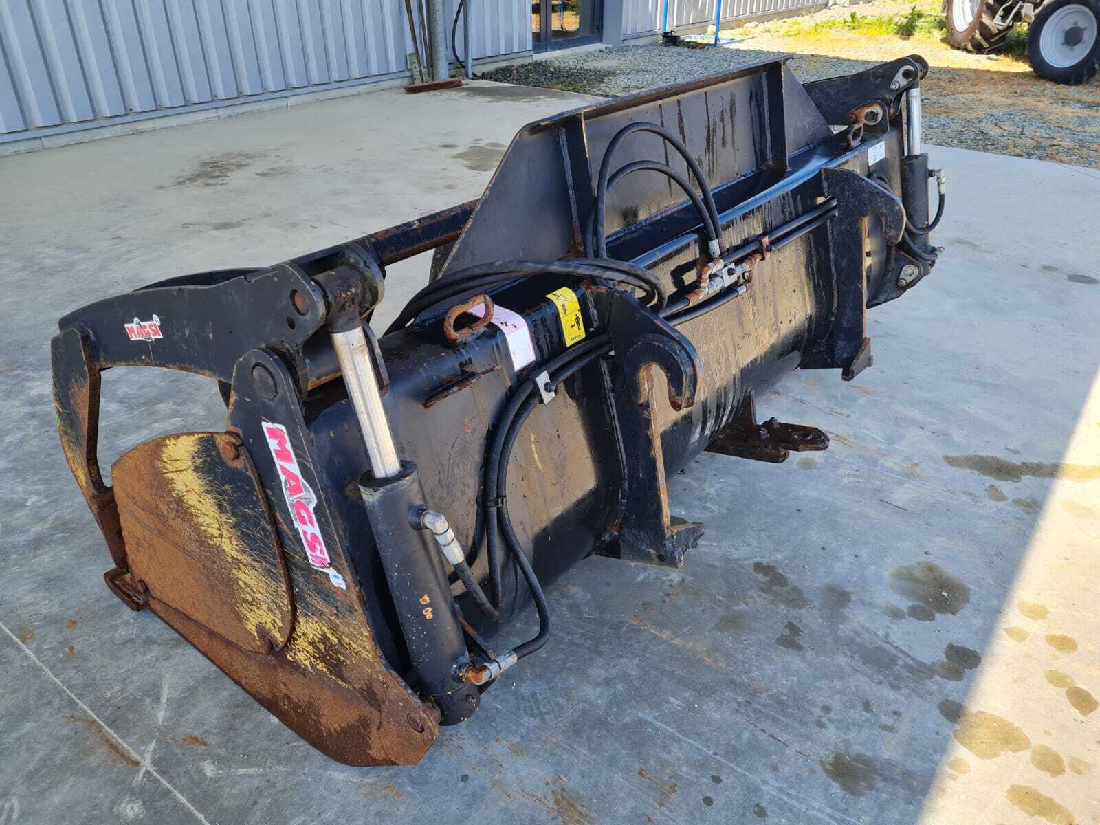 GODET GRIFFE 240CM ATTELAGE MERLO