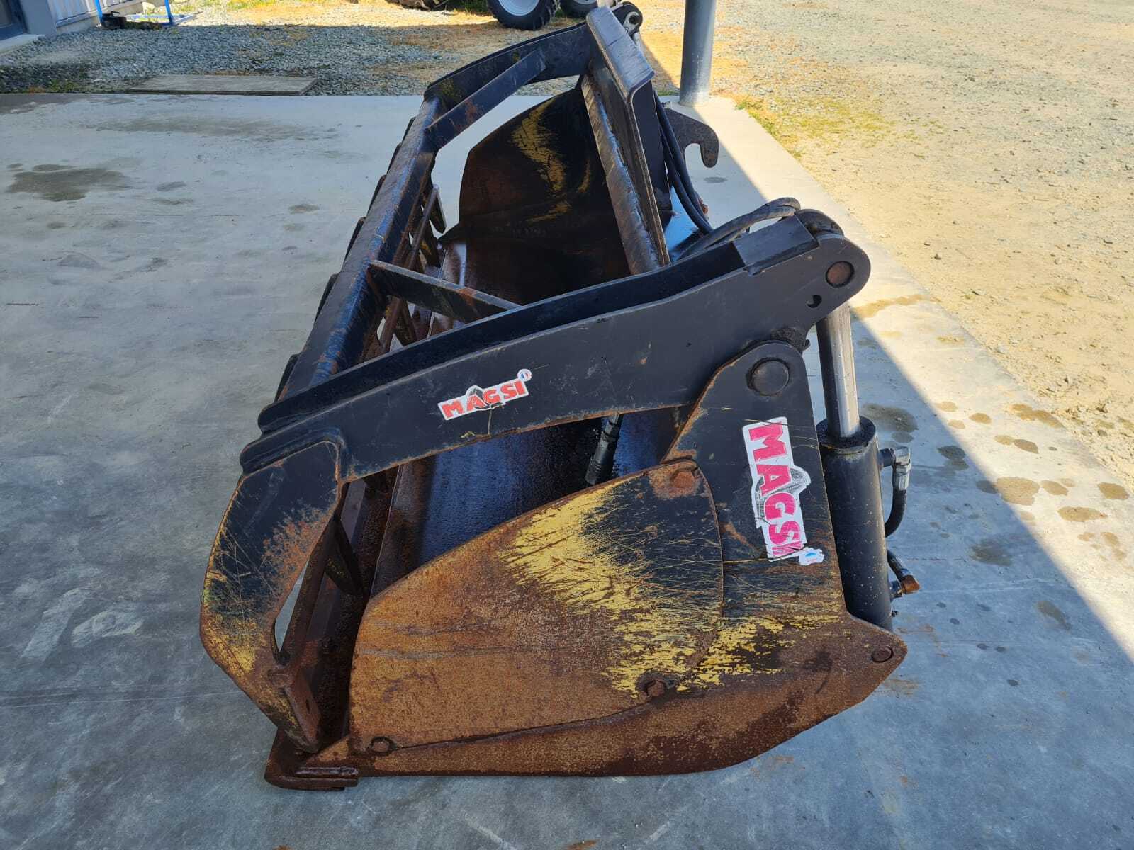 GODET GRIFFE 240CM ATTELAGE MERLO