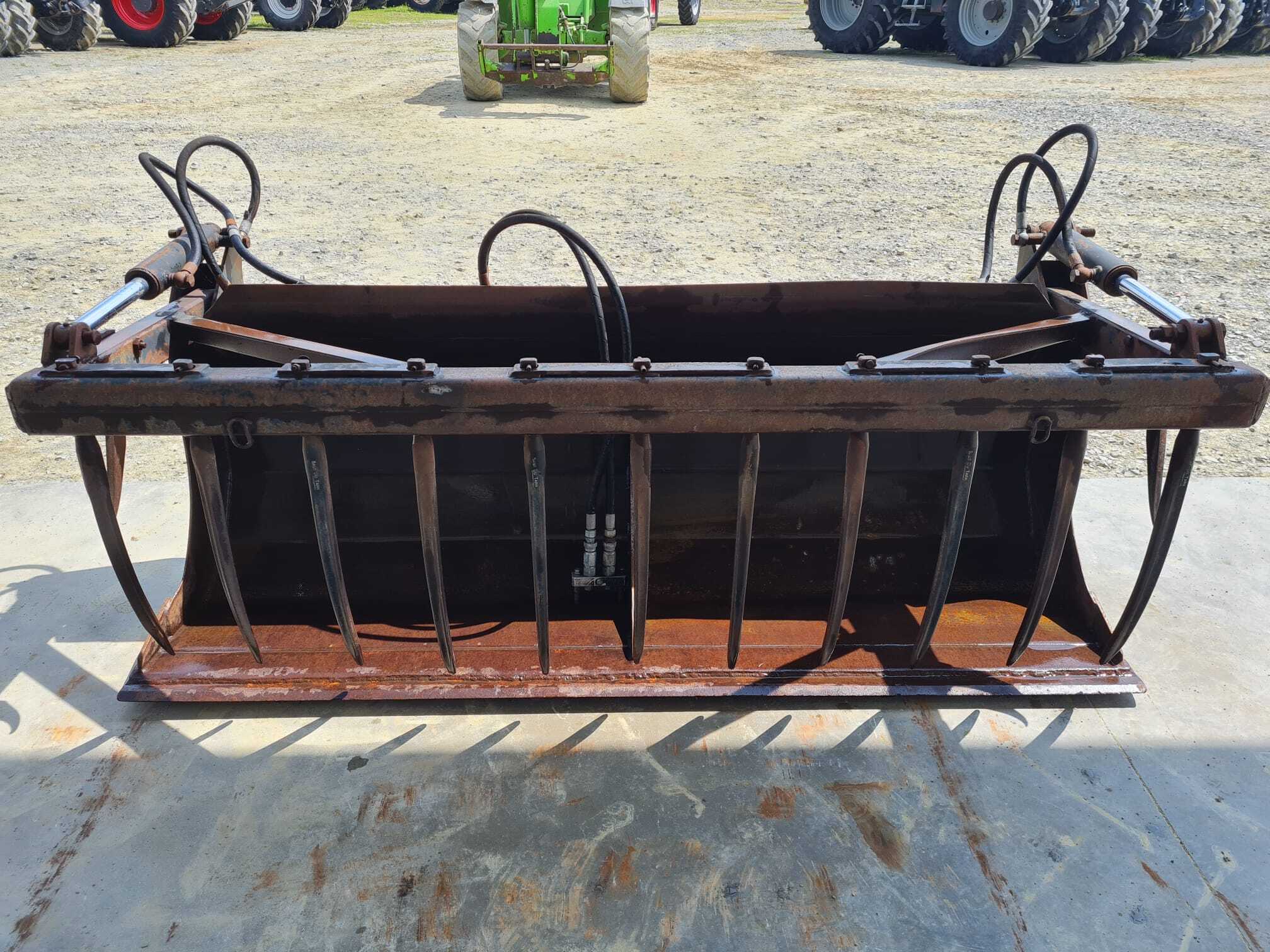 GODET GRIFFE 200CM ATTELAGE EURO