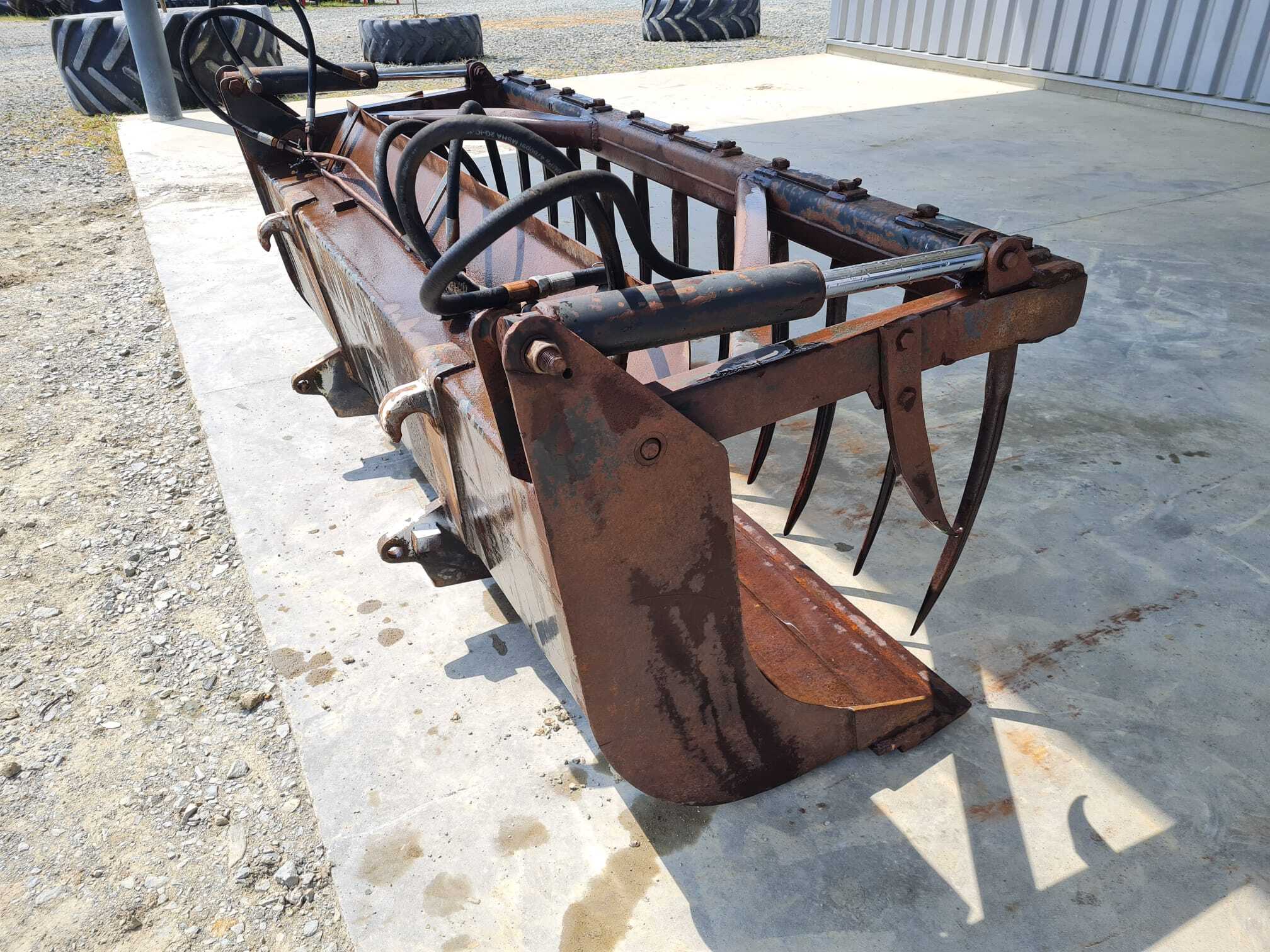 GODET GRIFFE 200CM ATTELAGE EURO