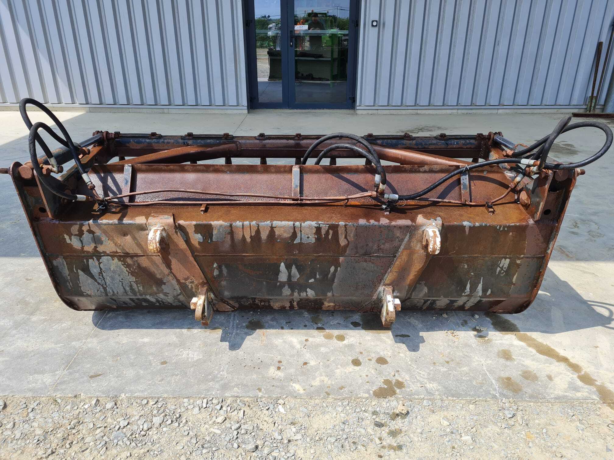 GODET GRIFFE 200CM ATTELAGE EURO