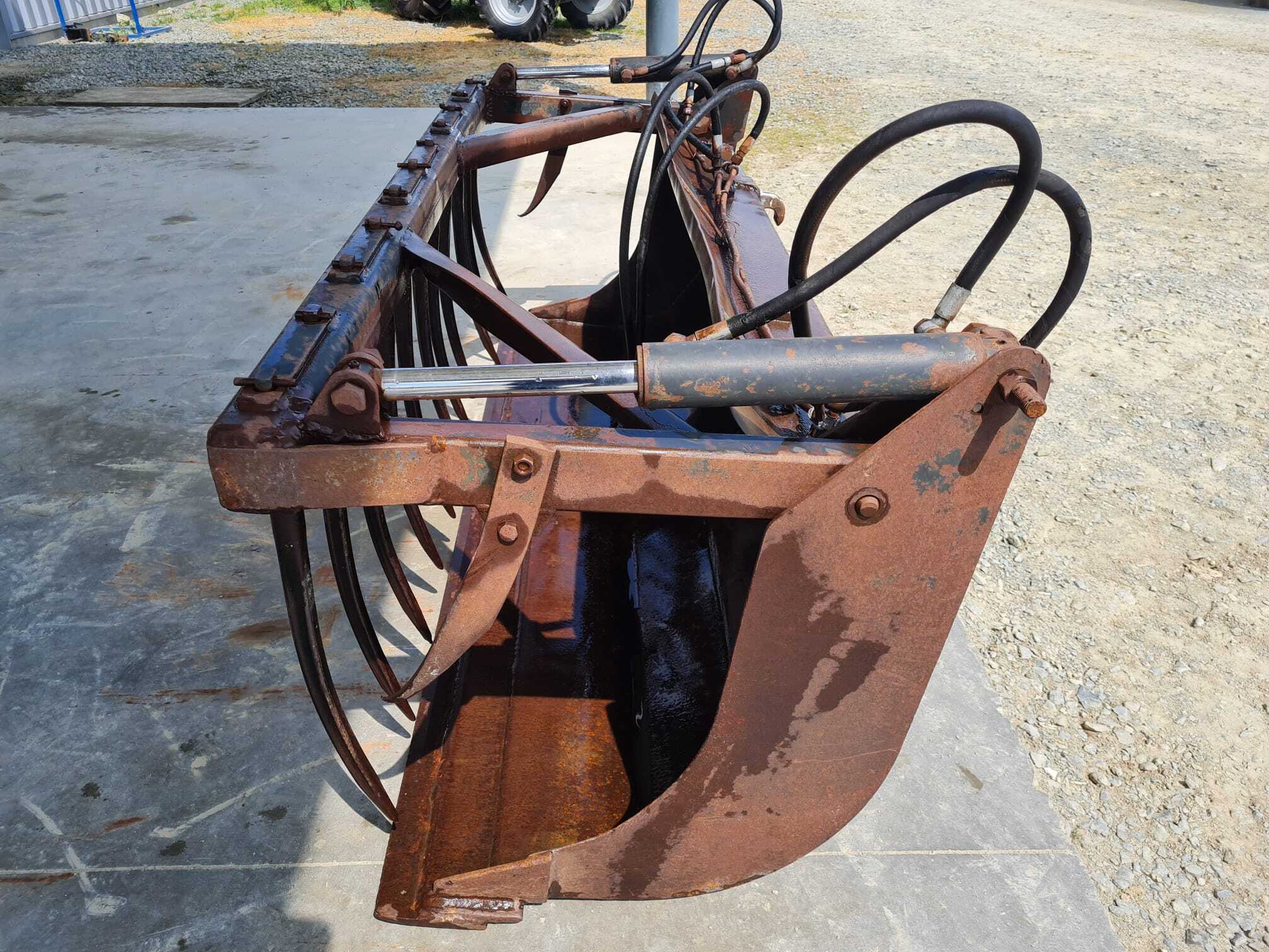 GODET GRIFFE 200CM ATTELAGE EURO