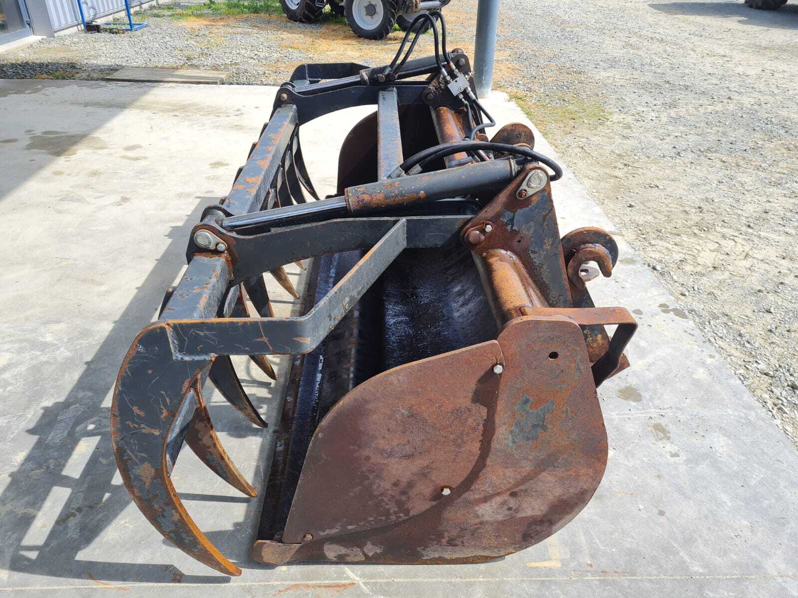 GODET GRIFFE 245CM ATTELAGE MERLO