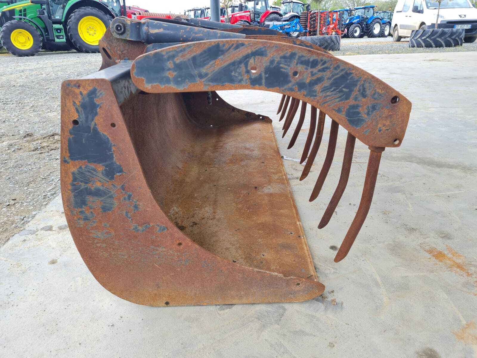 GODET MULTISERVICE MAILLEUX 200CM HIGH ATTELAGE EURO