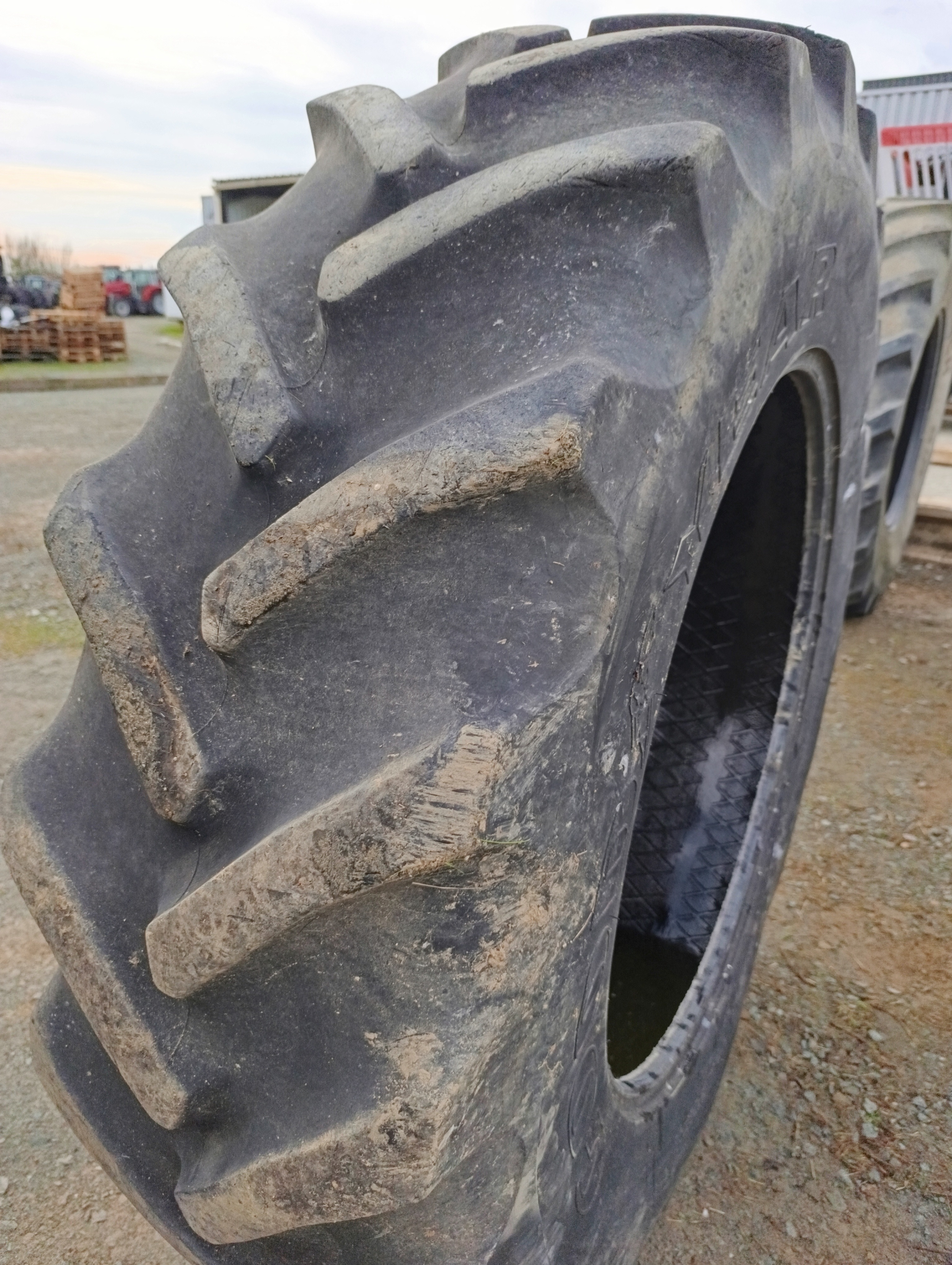 PNEU OCCASION GOODYEAR 460/85/38