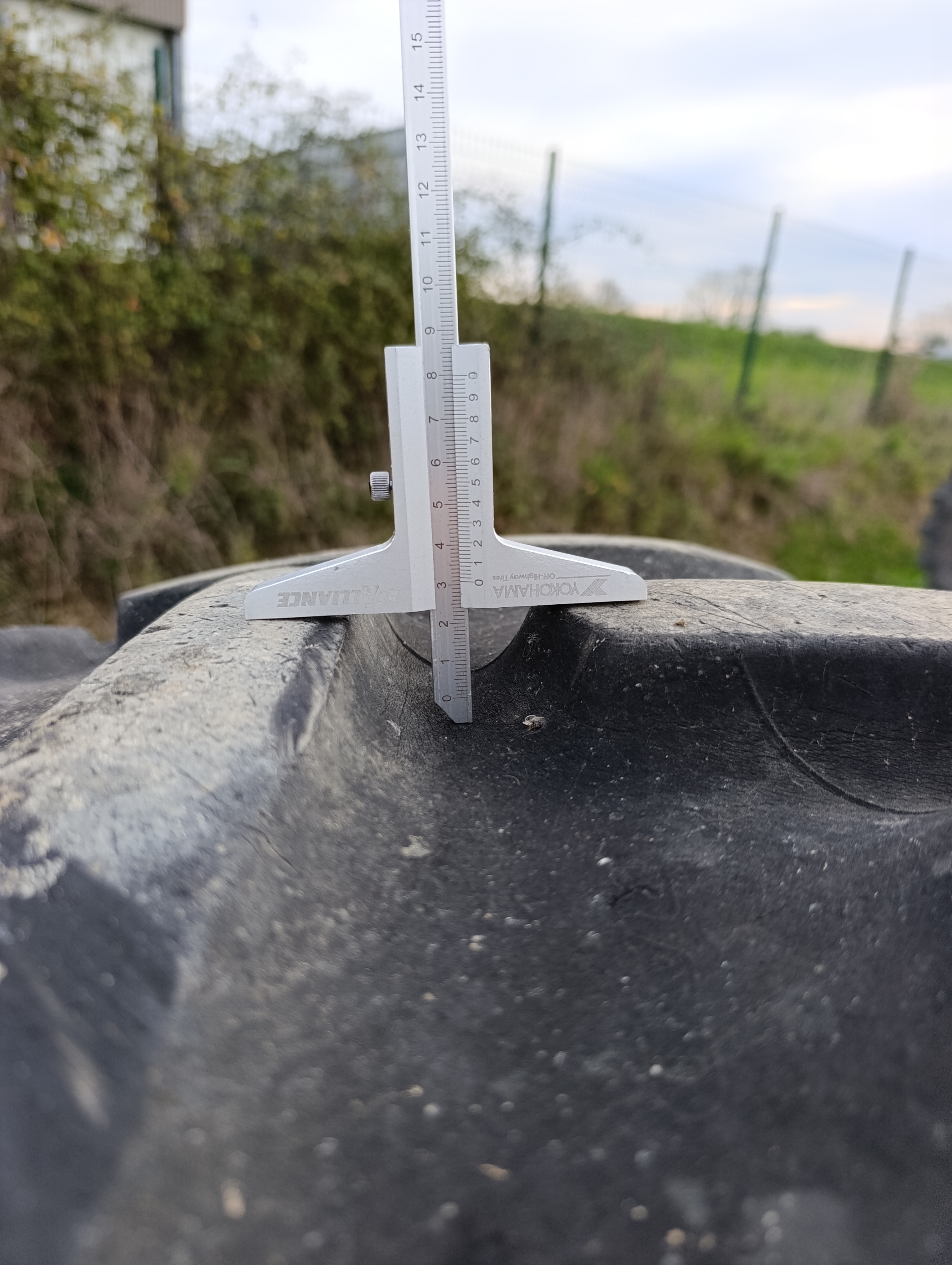 PNEU OCCASION GOODYEAR 460/85/38