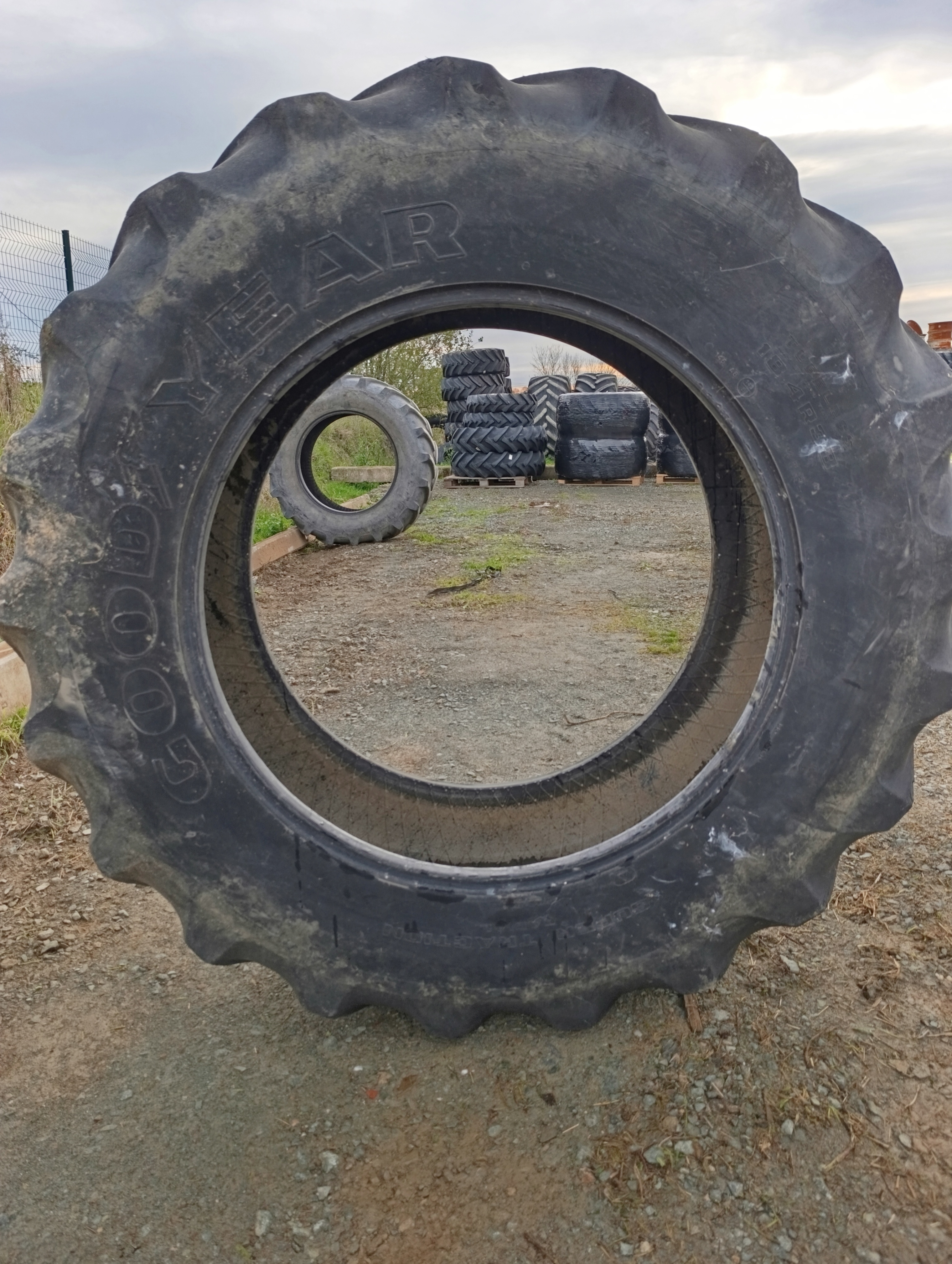 PNEU OCCASION GOODYEAR 460/85/38