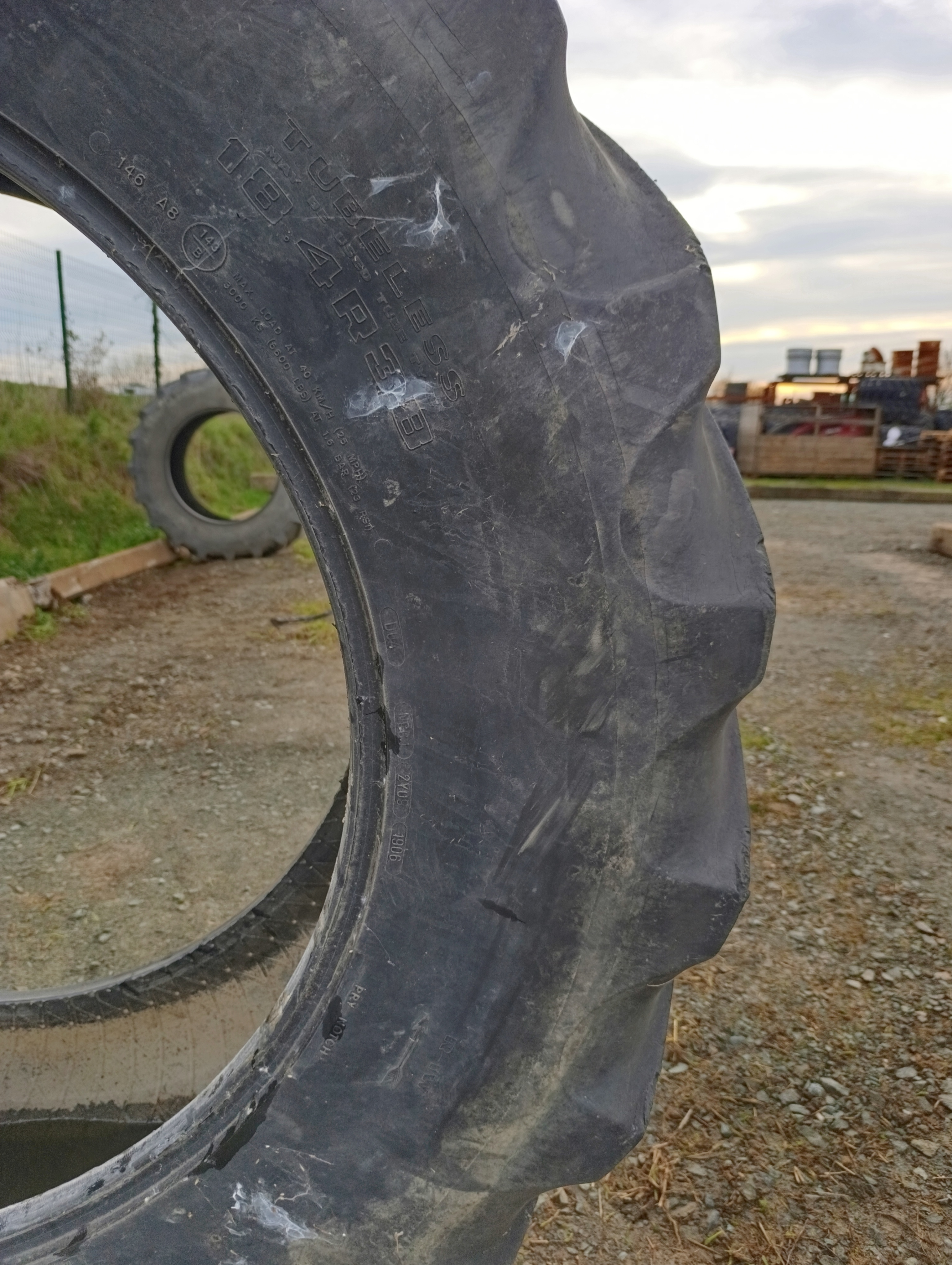 PNEU OCCASION GOODYEAR 460/85/38