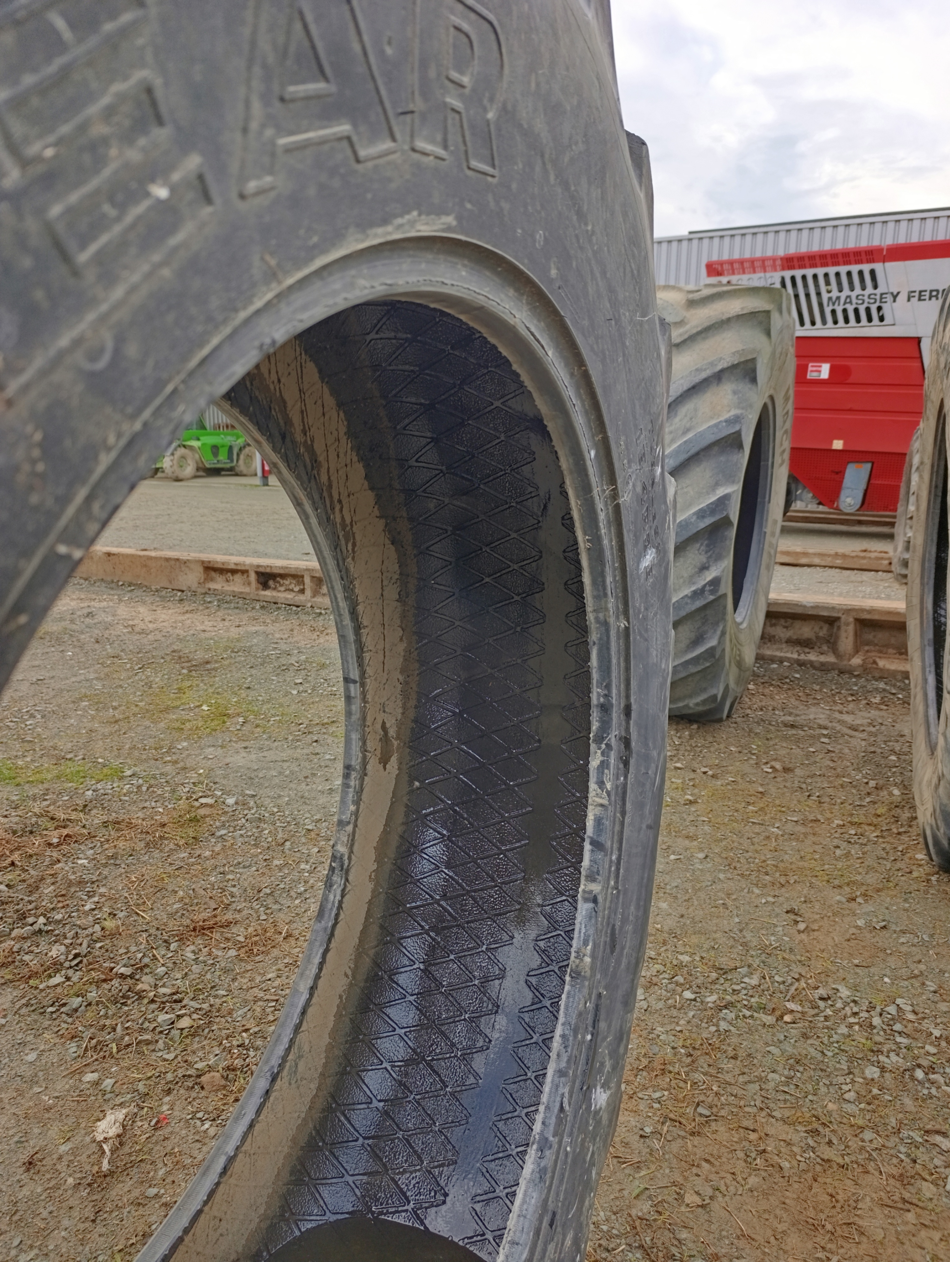 PNEU OCCASION GOODYEAR 460/85/38