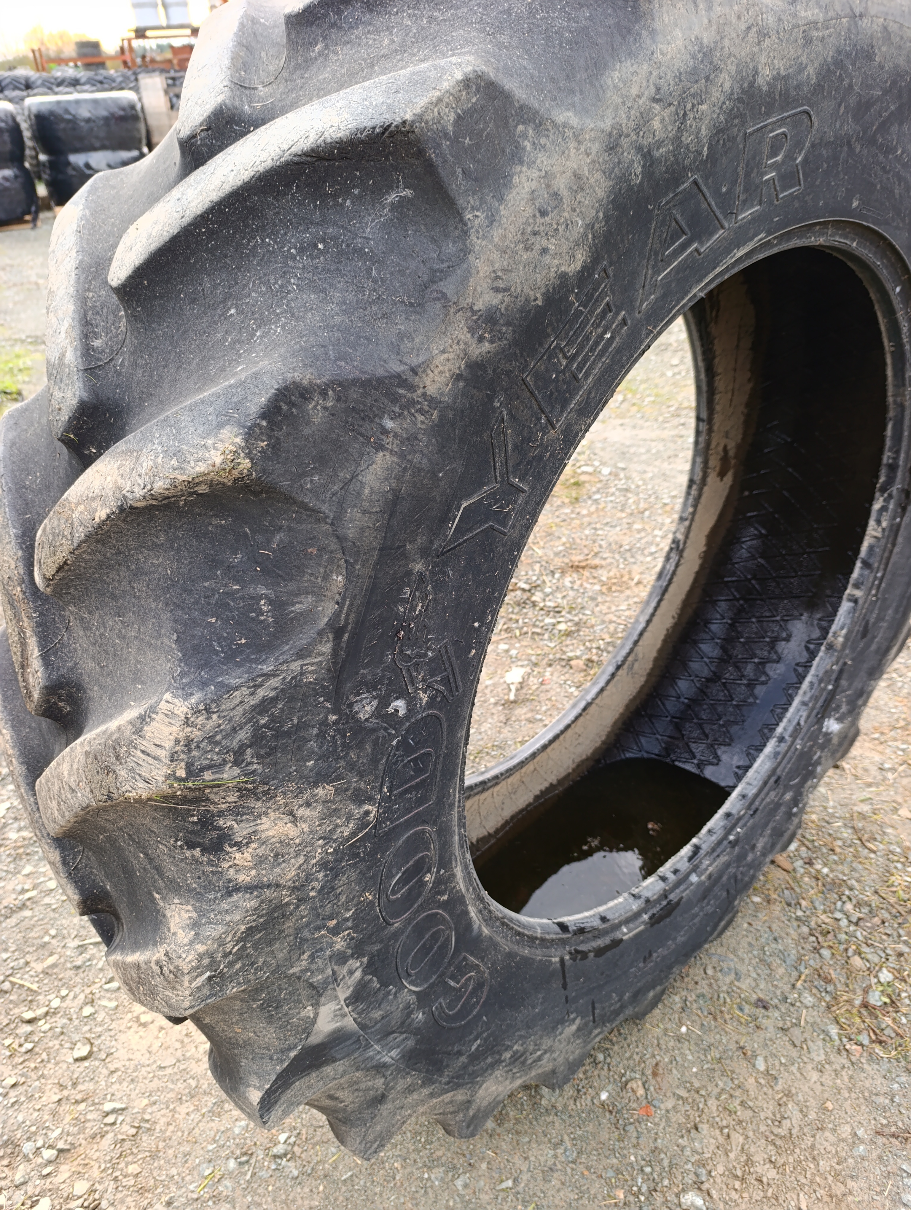 PNEU OCCASION GOODYEAR 460/85/38