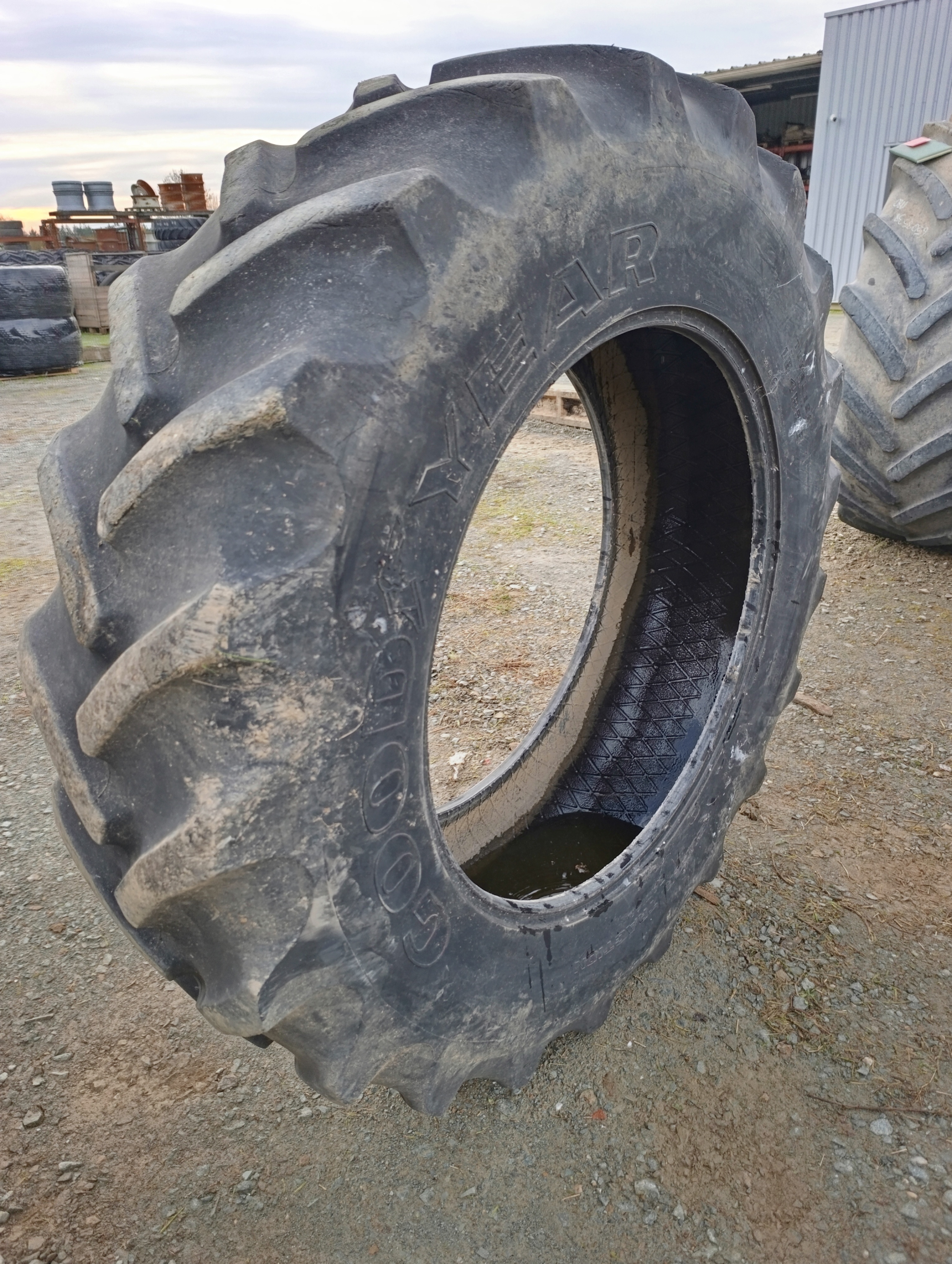 PNEU OCCASION GOODYEAR 460/85/38