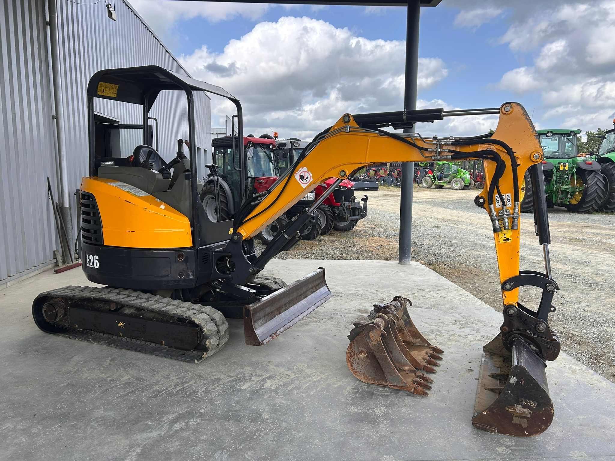 BOBCAT E26