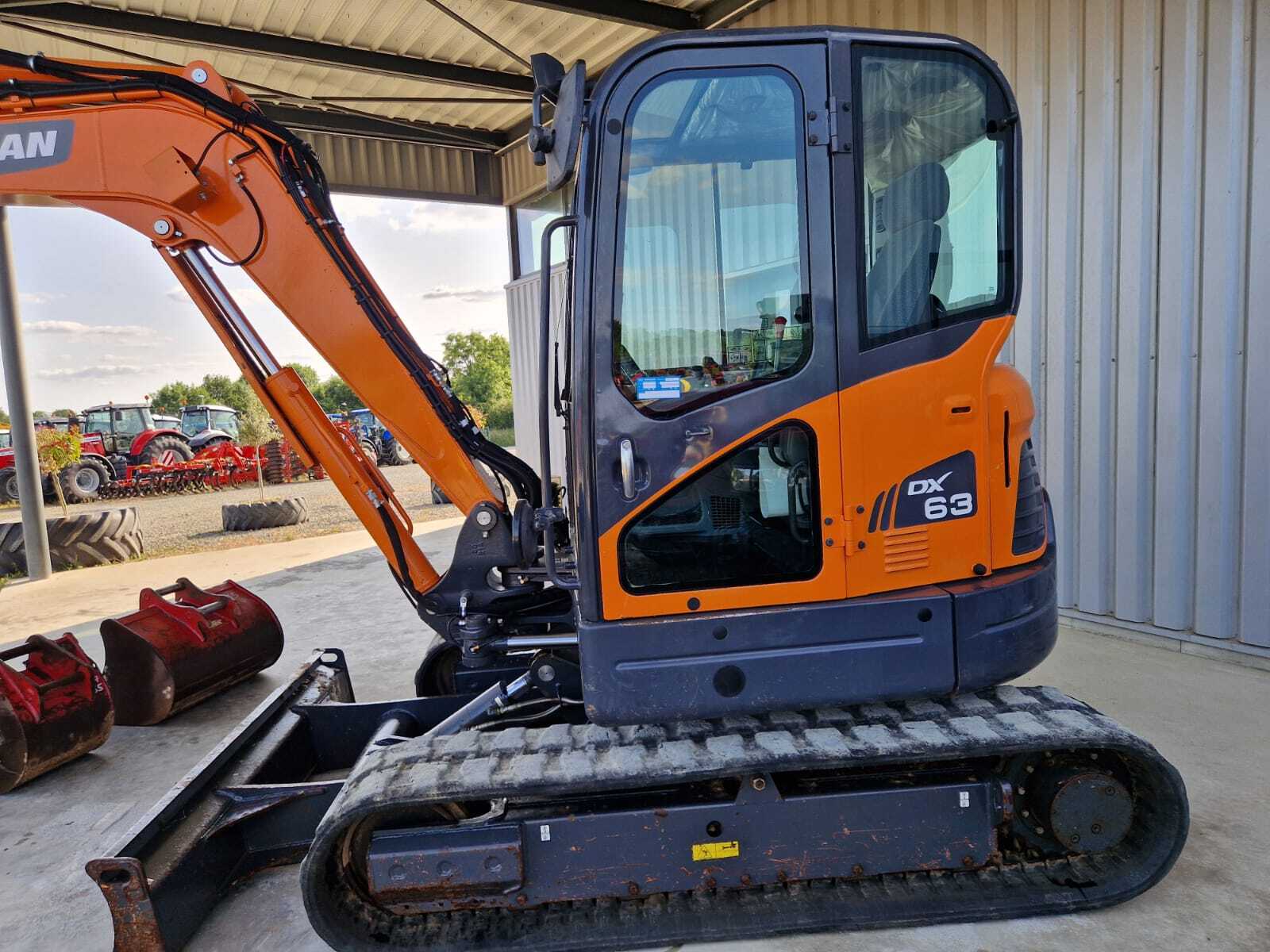 DOOSAN DX63-3