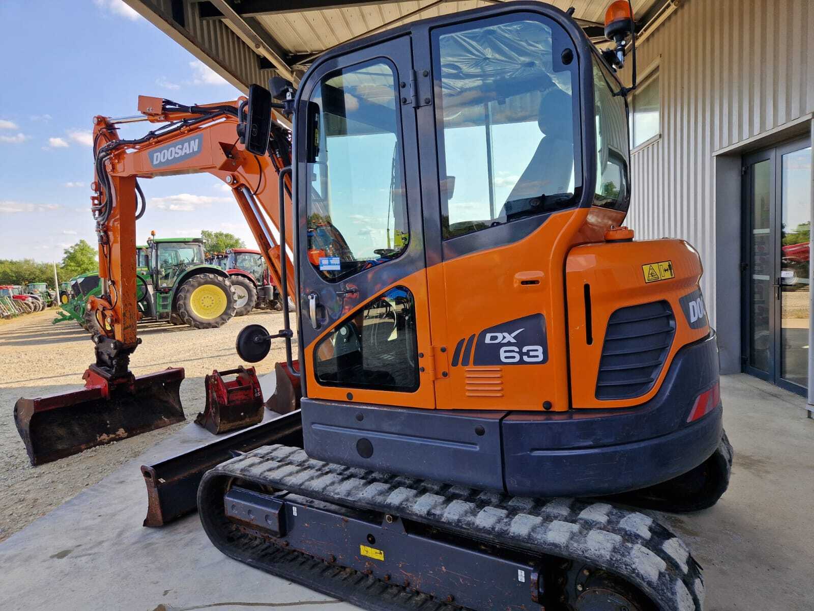 DOOSAN DX63-3