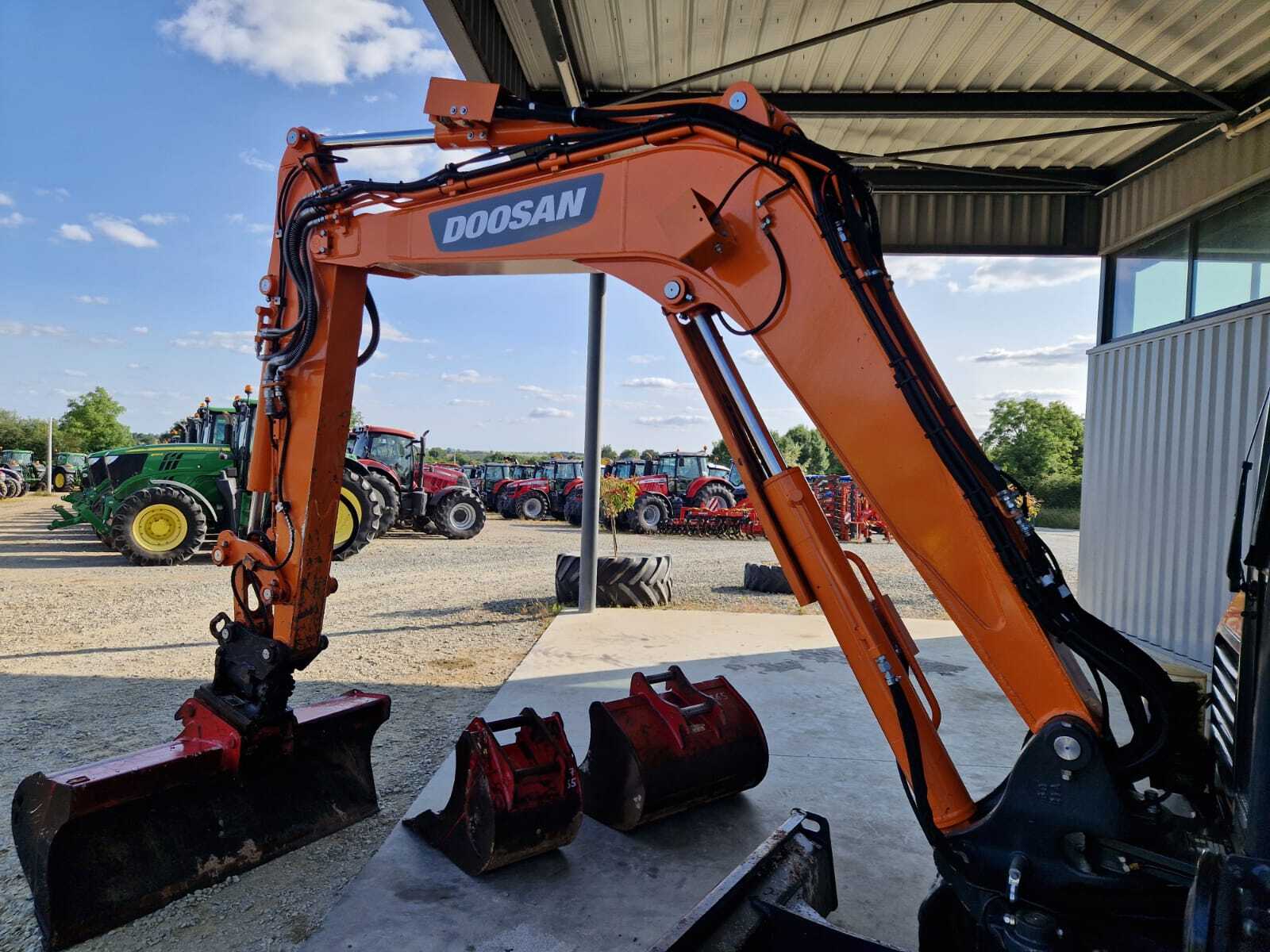 DOOSAN DX63-3