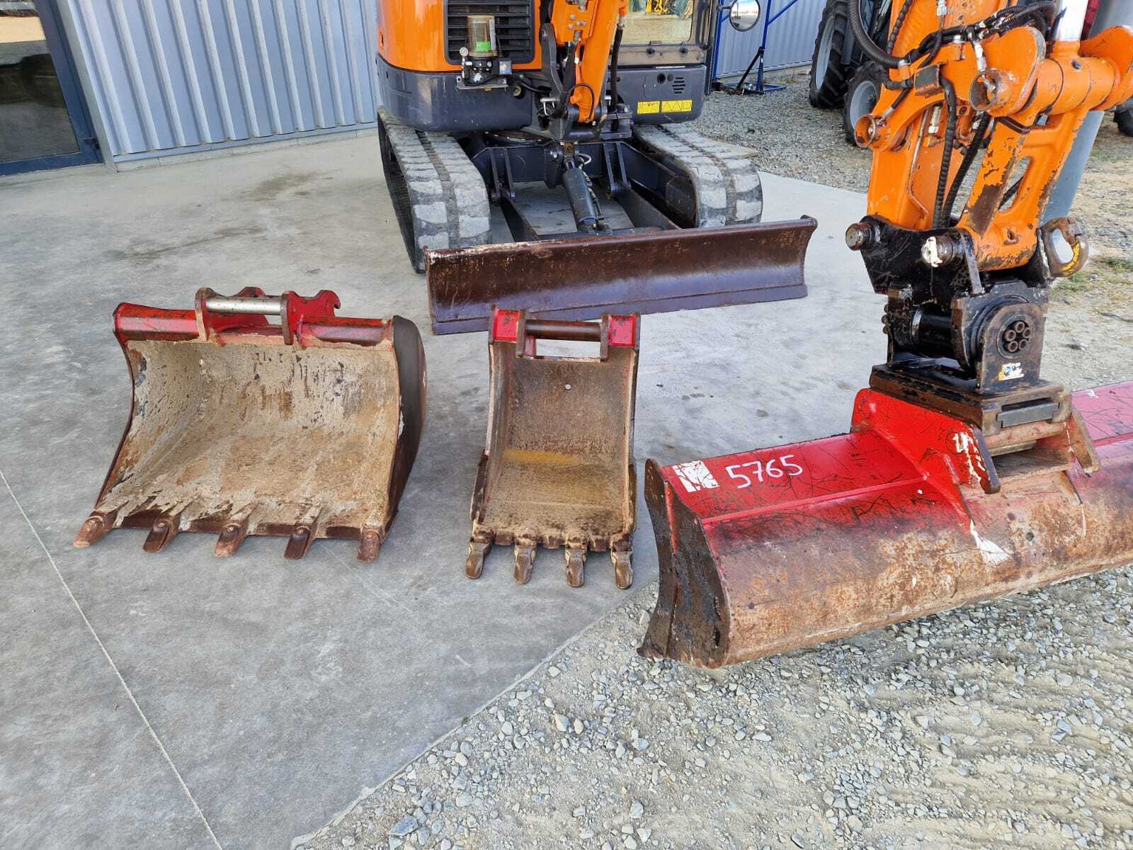 DOOSAN DX63-3